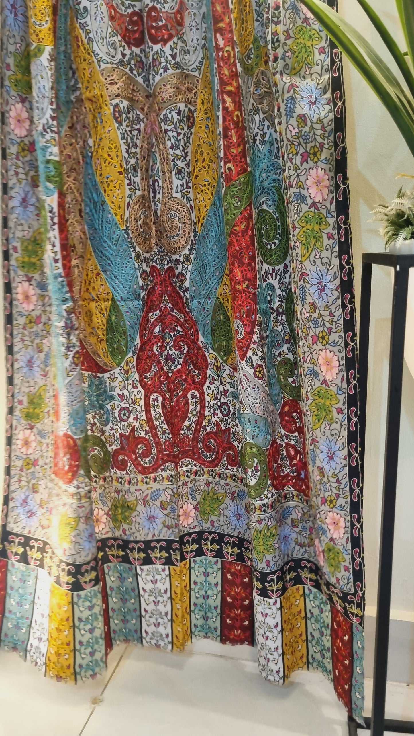 Reelkar embroidered minishawl