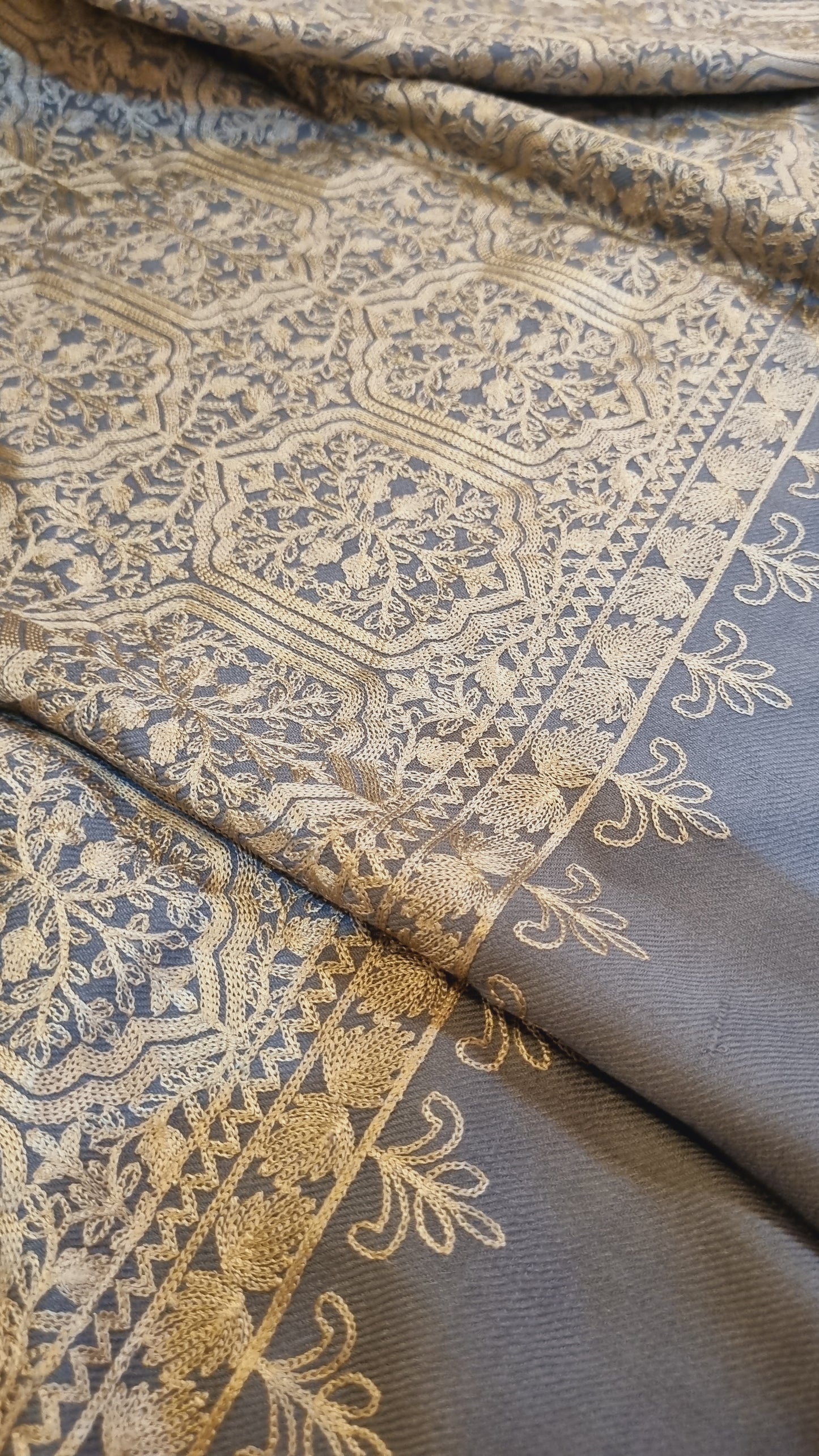 Pashmina shawl embroidered