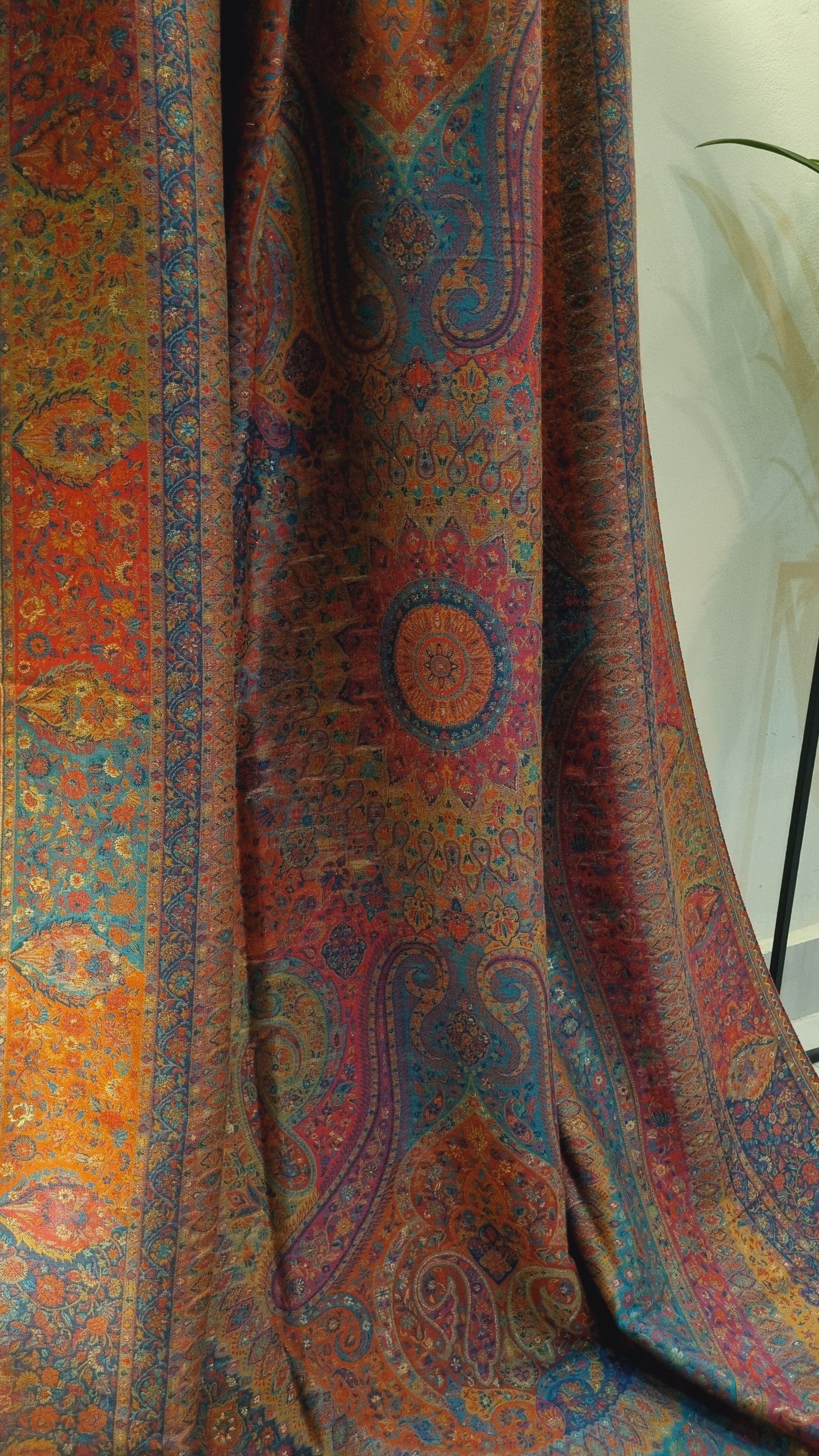 Shahjahani kaani shawl