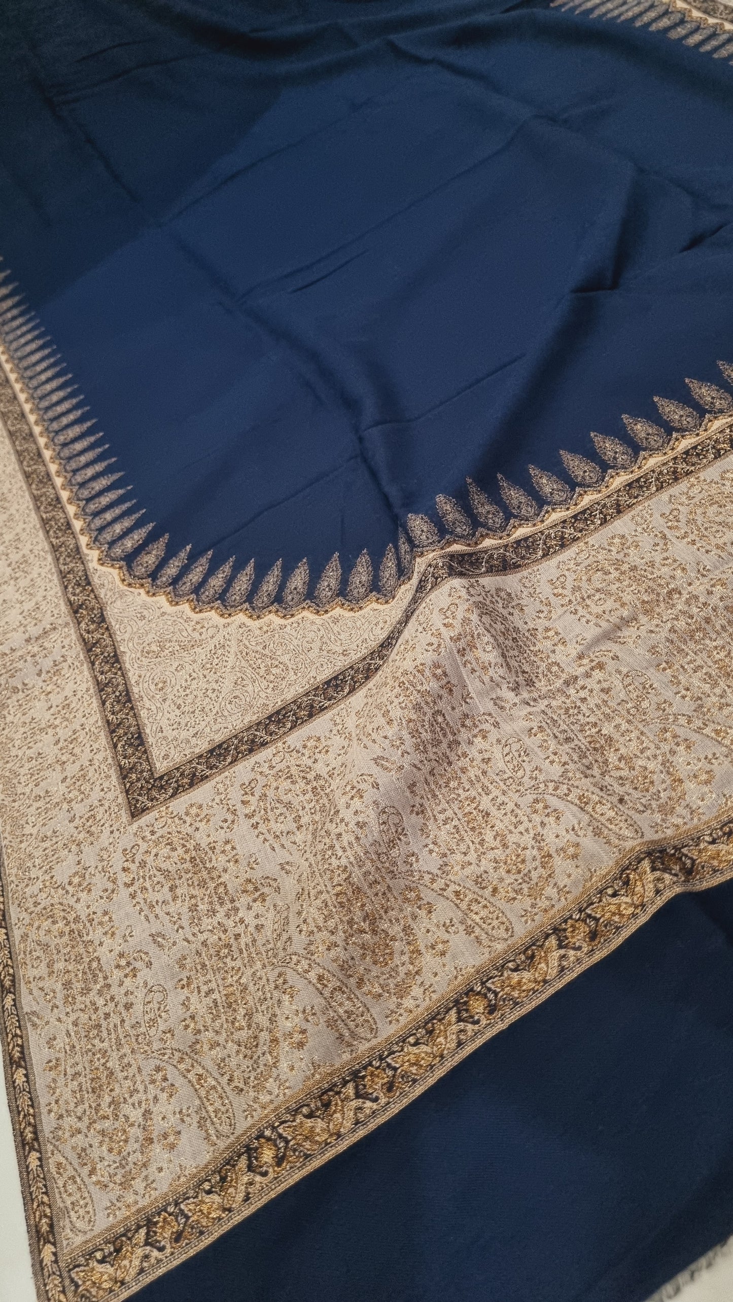 Pashmina shawl with zaree kaani border