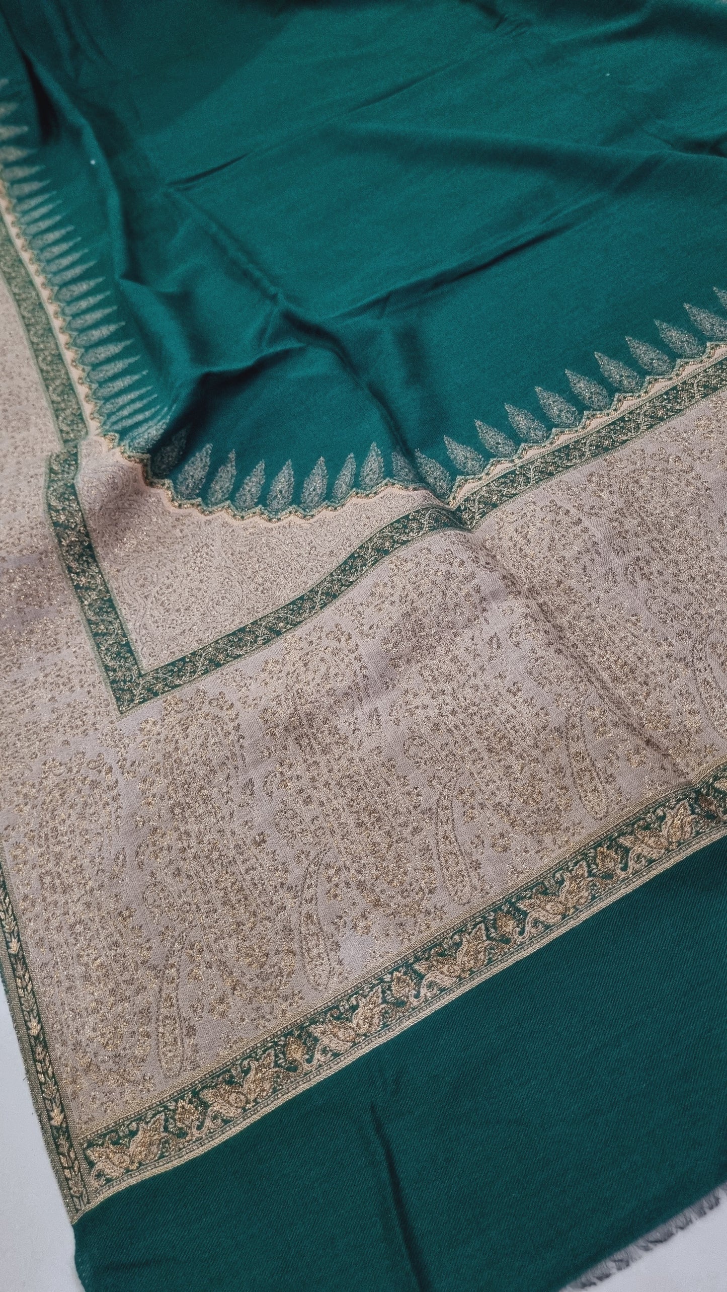 Pashmina shawl with zaree kaani border