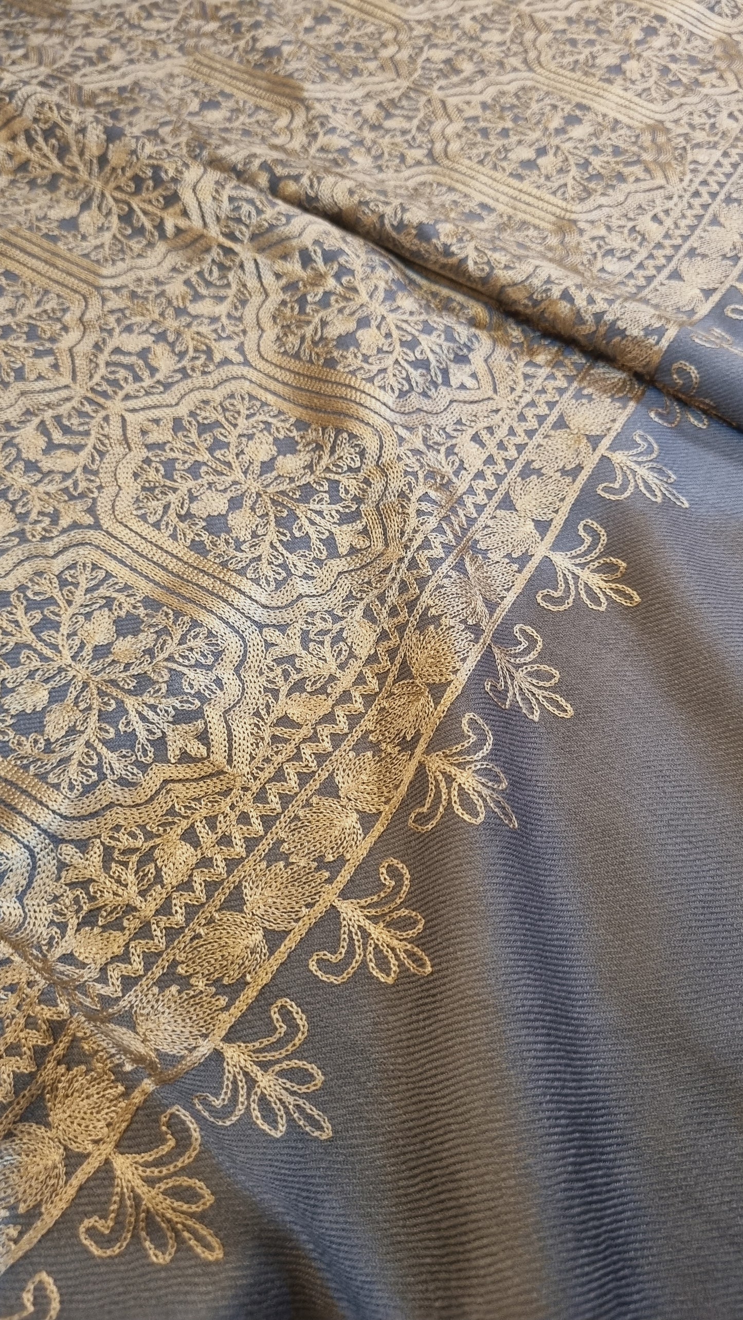 Pashmina shawl embroidered