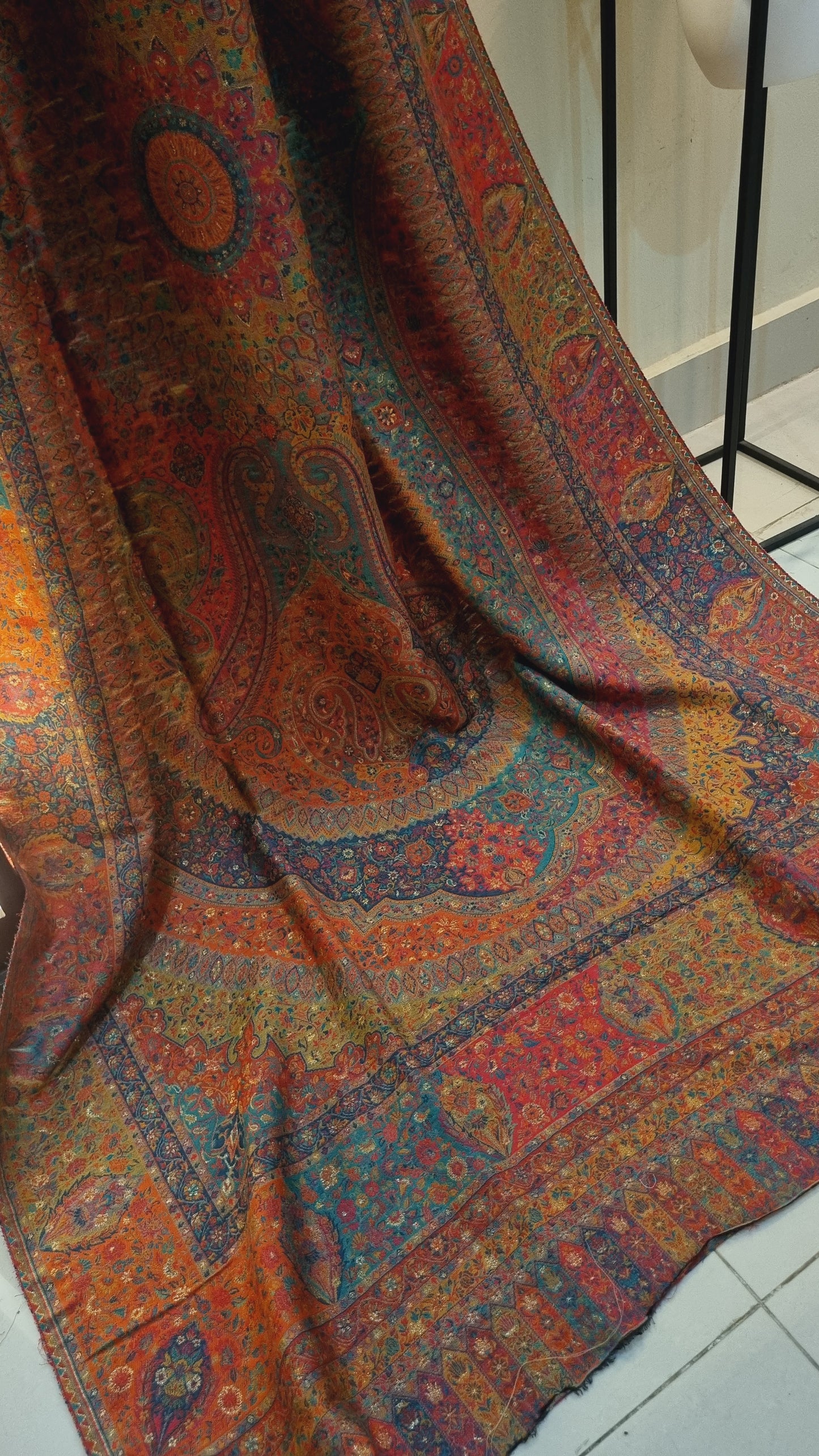 Shahjahani kaani shawl