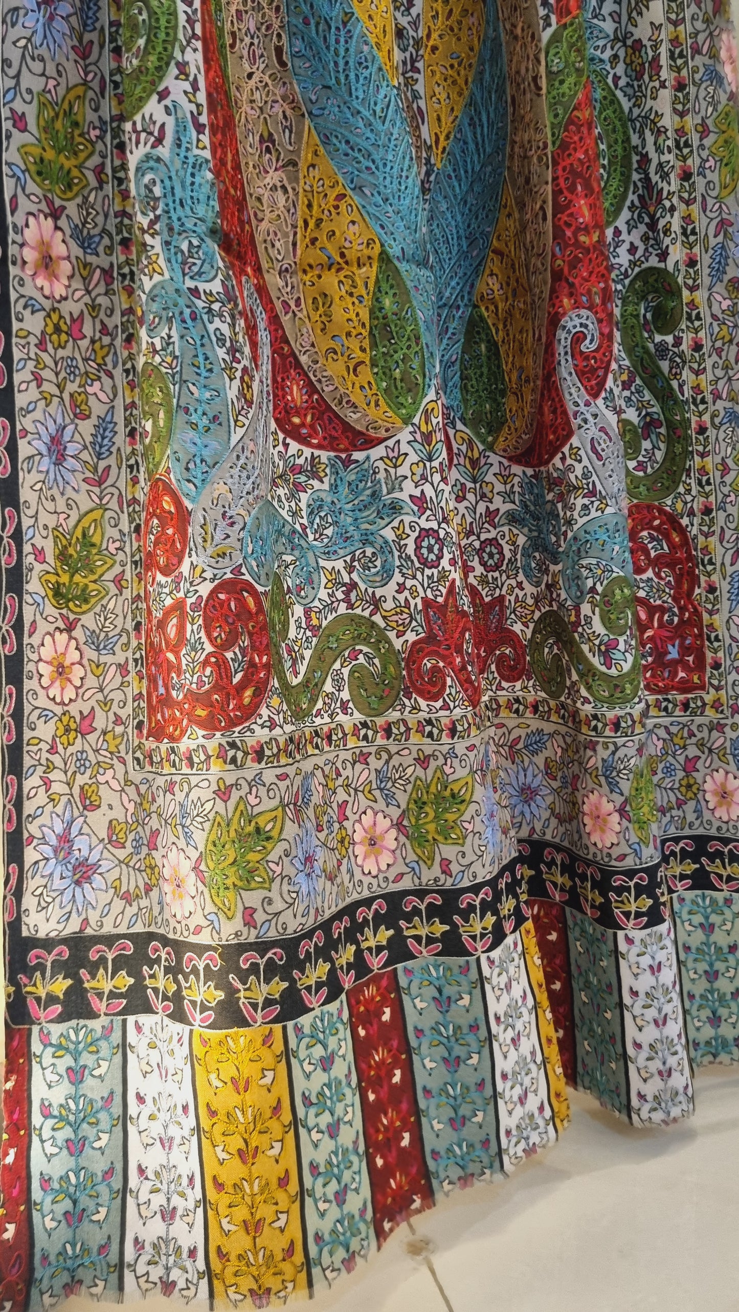 Reelkar embroidered minishawl