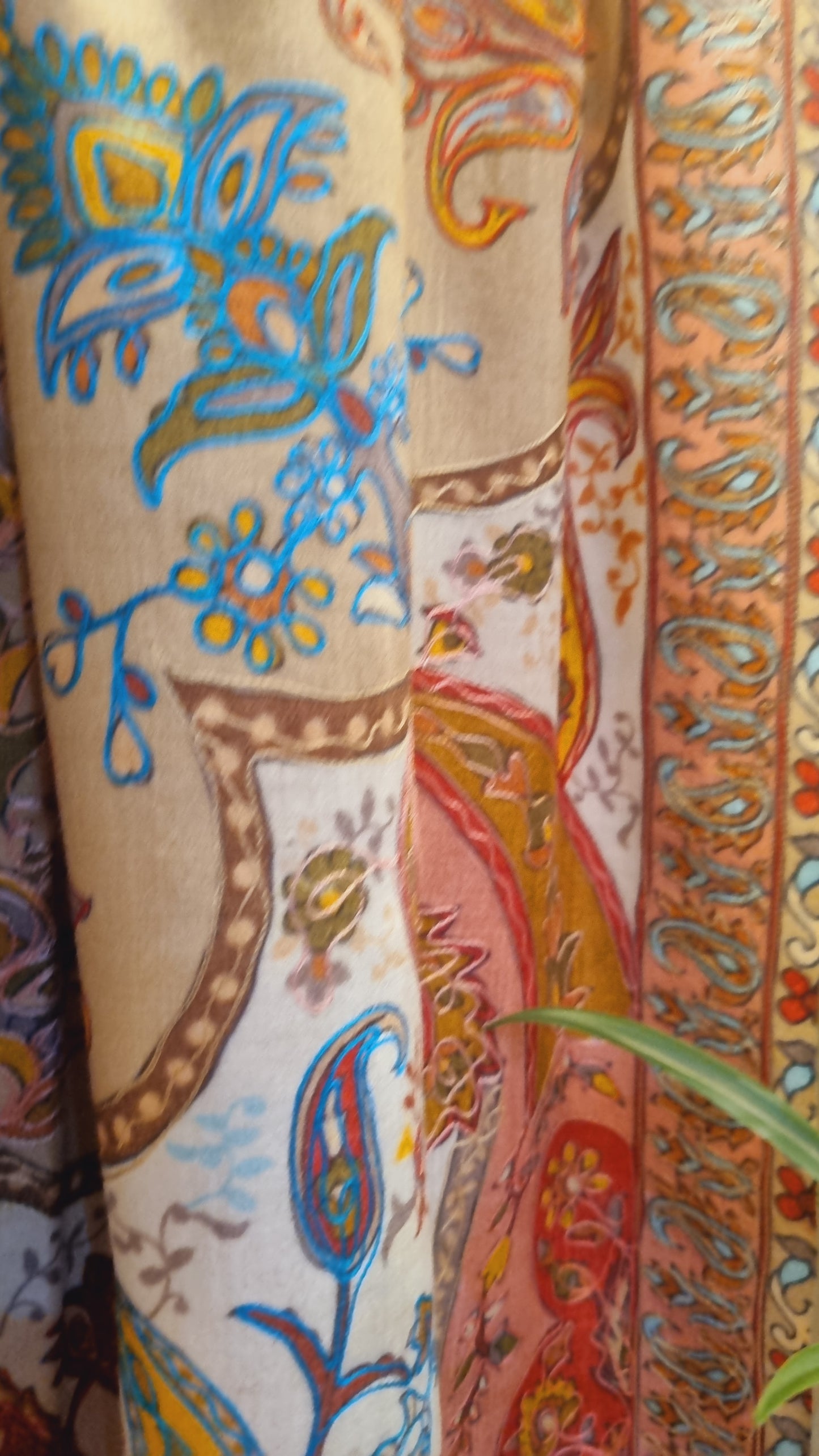 Reelkar embroidered minishawl