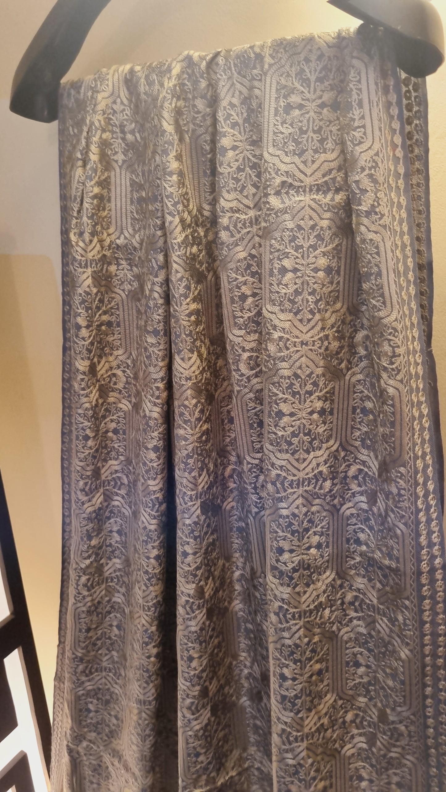 Pashmina shawl embroidered