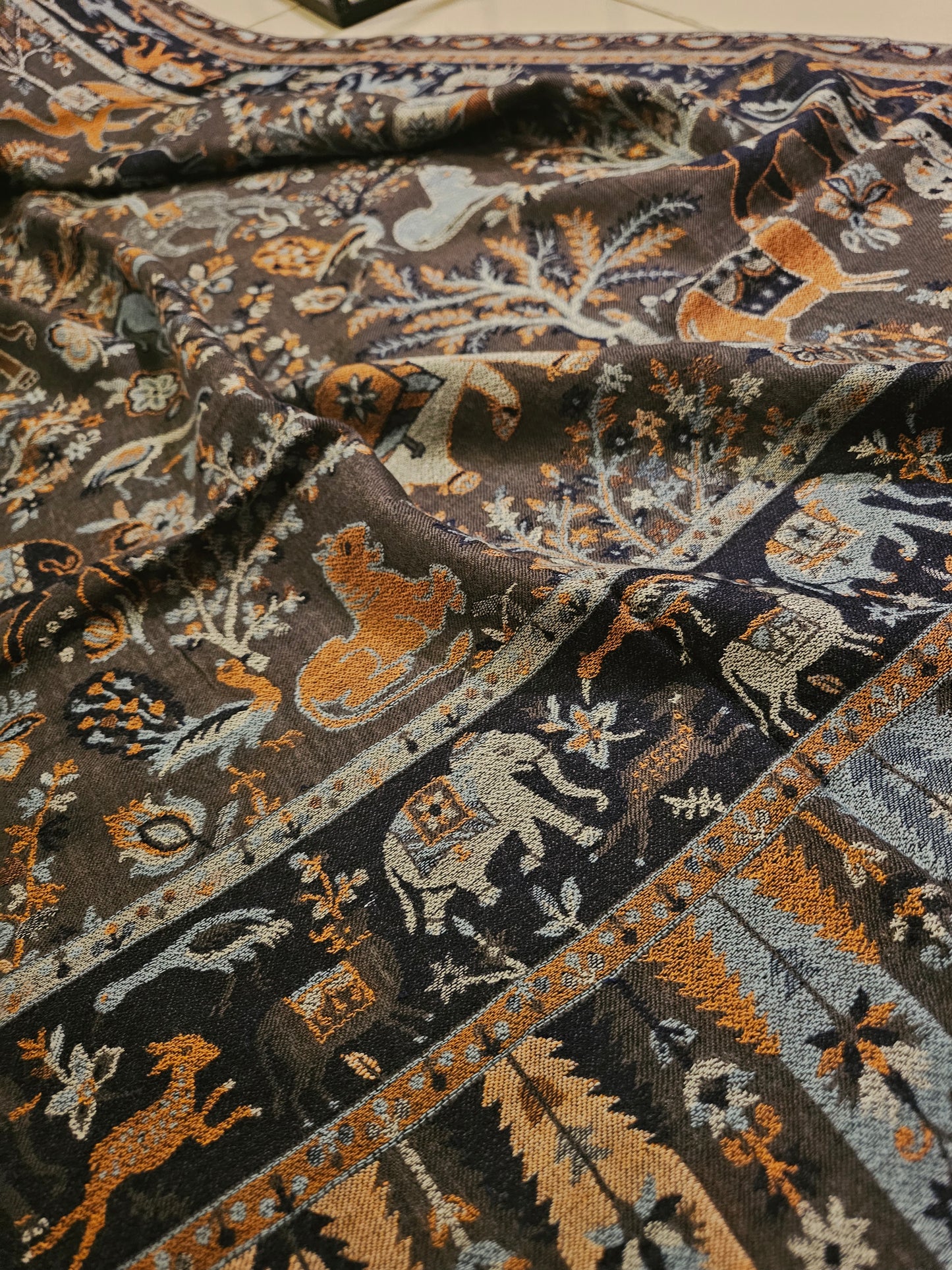 Shikargah kaani toosh shawl