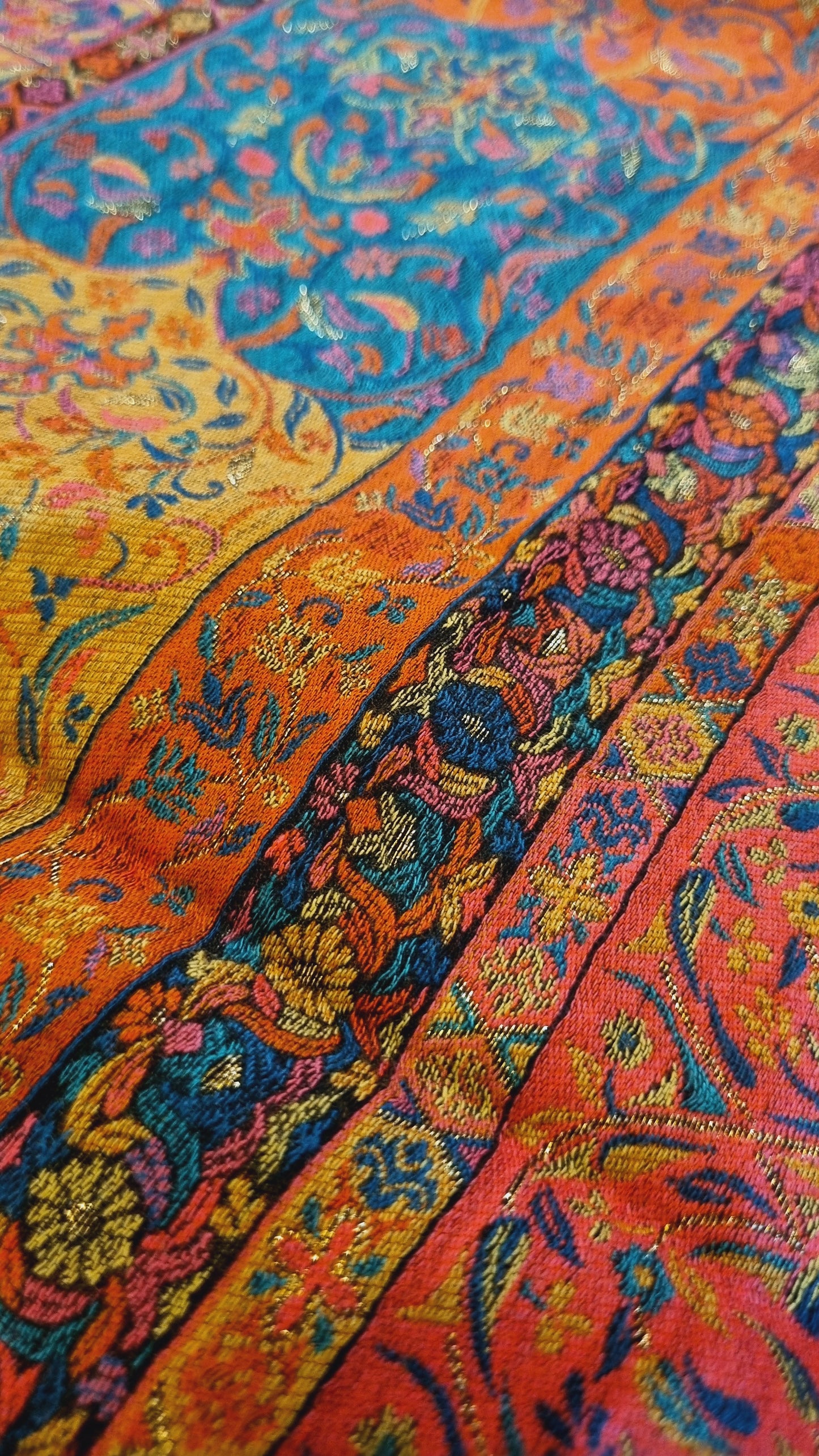 Shahjahani kaani shawl