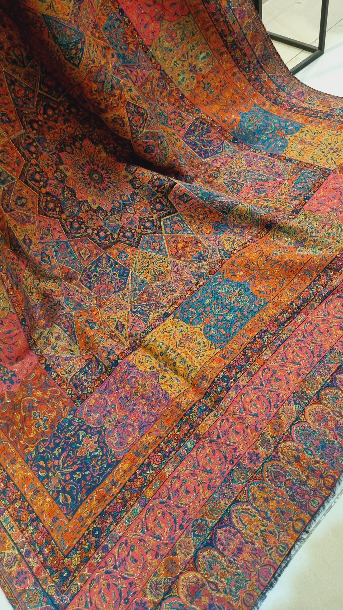 Shahjahani kaani shawl