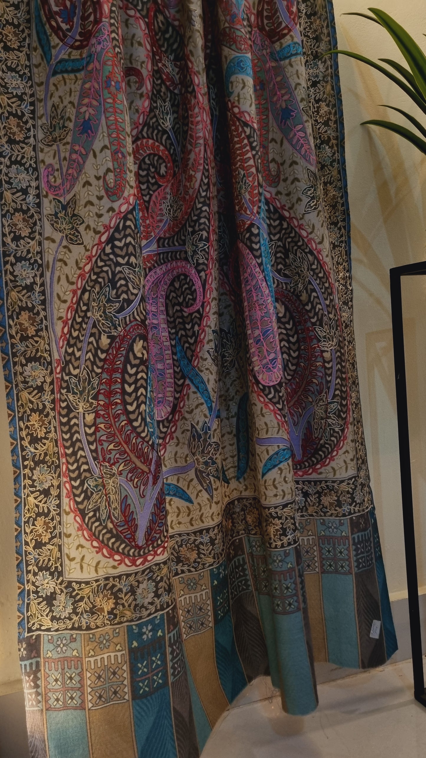 Reelkar embroidered minishawl