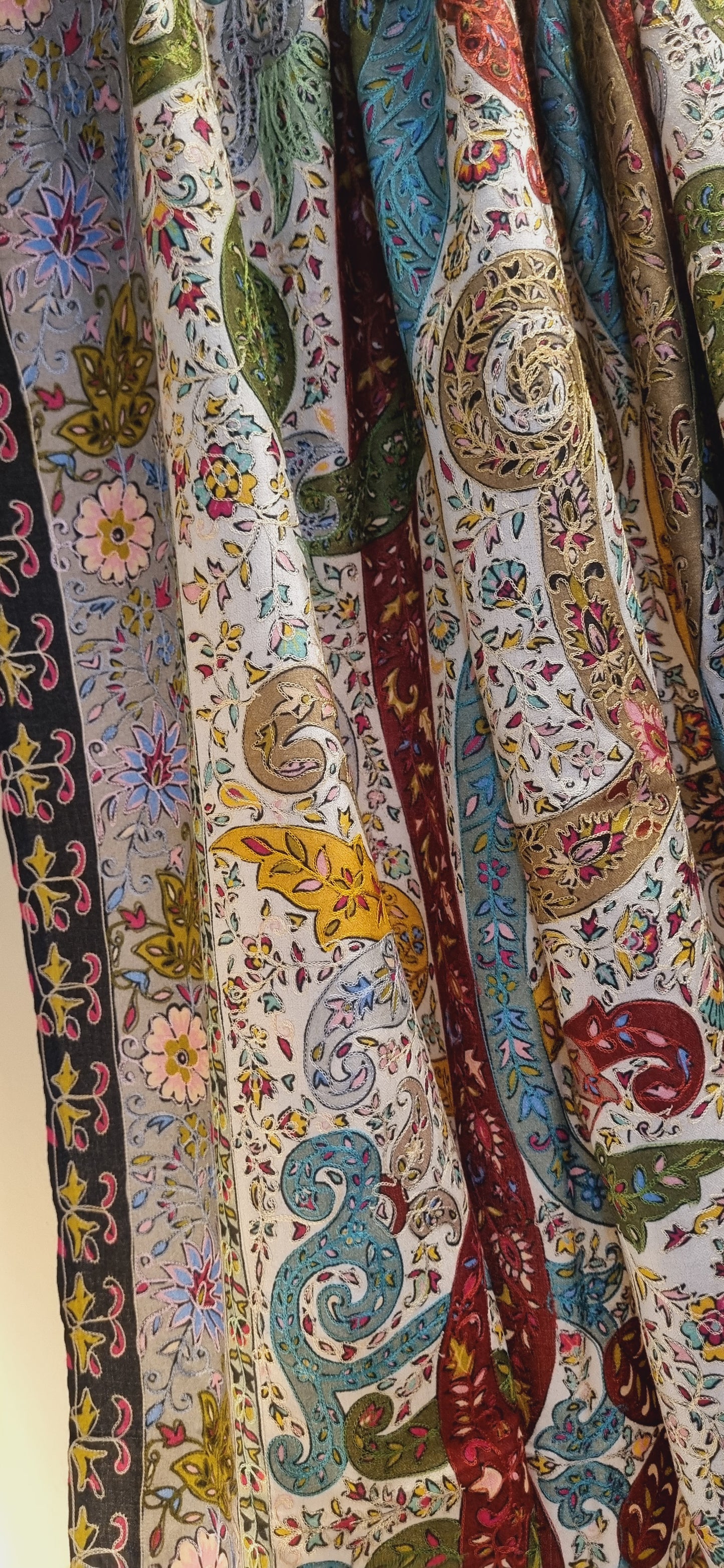 Reelkar embroidered pashmina