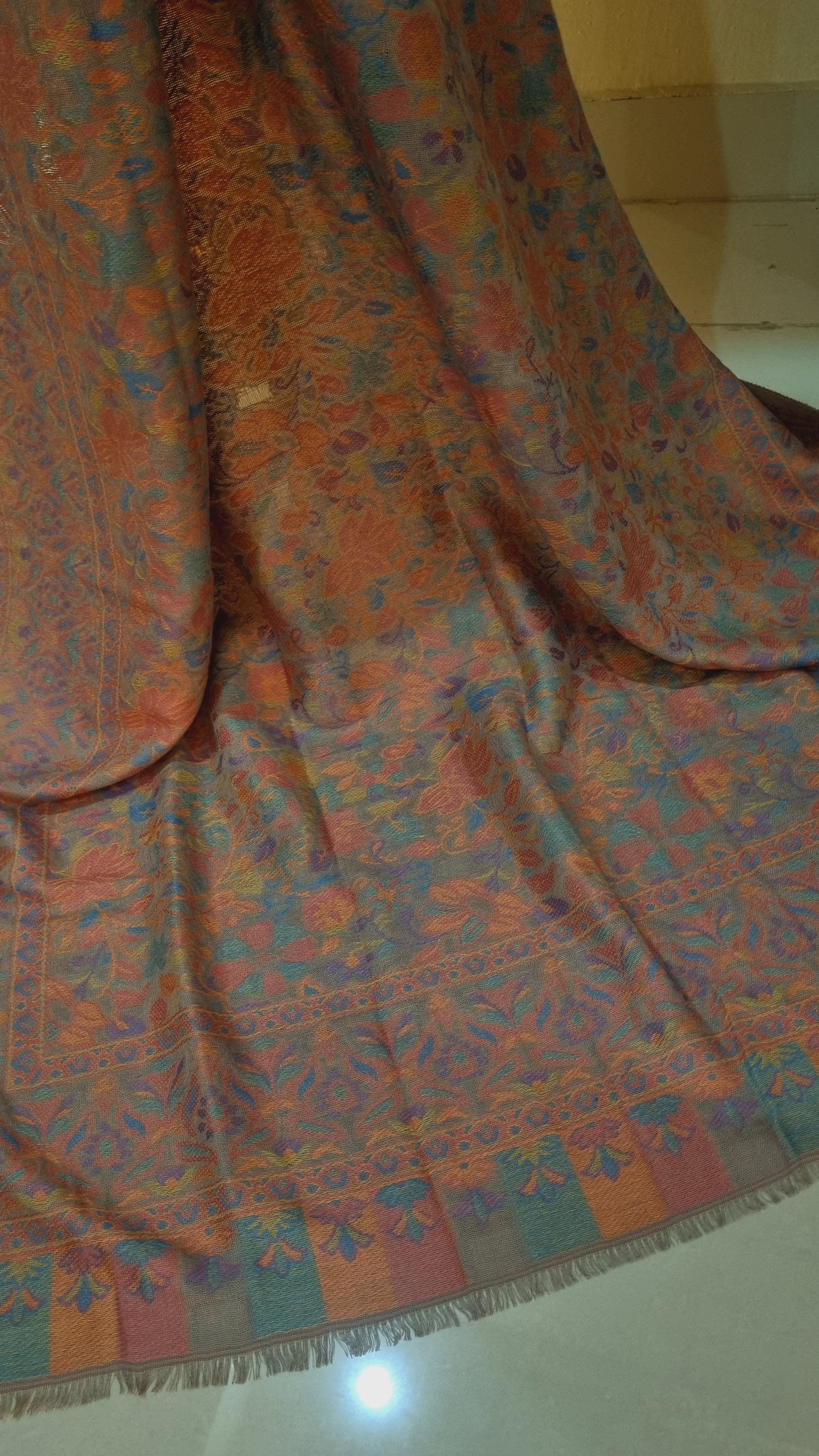 Kaani shawl with plain suit