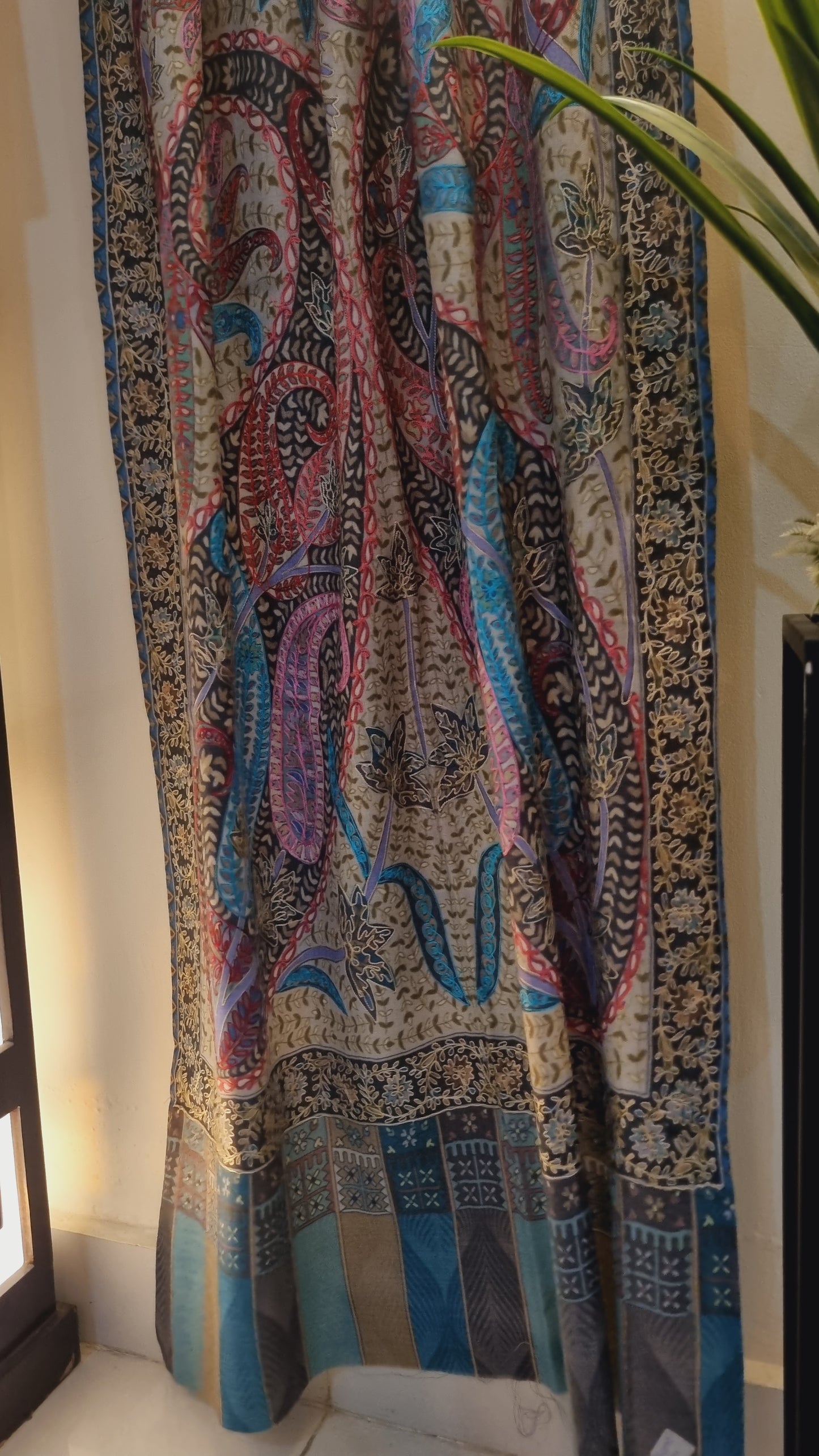 Reelkar embroidered minishawl