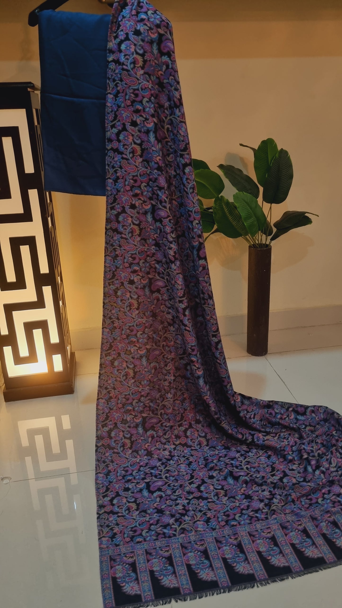 Kaani shawl with plain suit