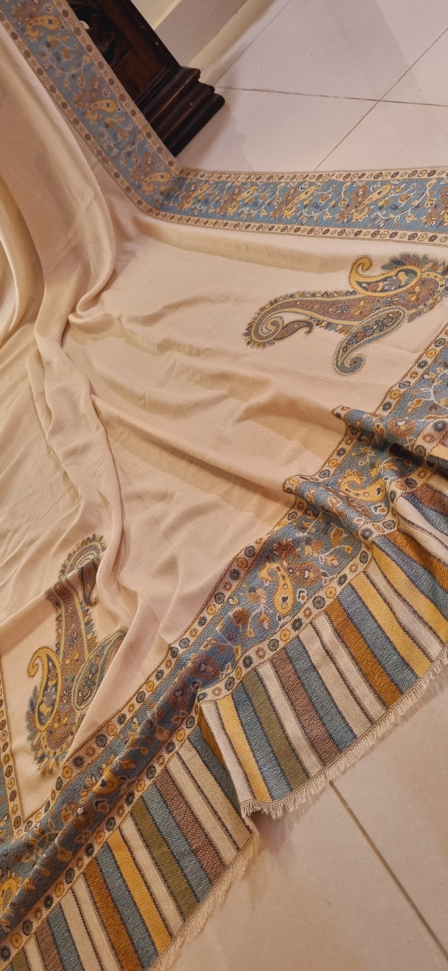 Soft pashmina kaani shawl