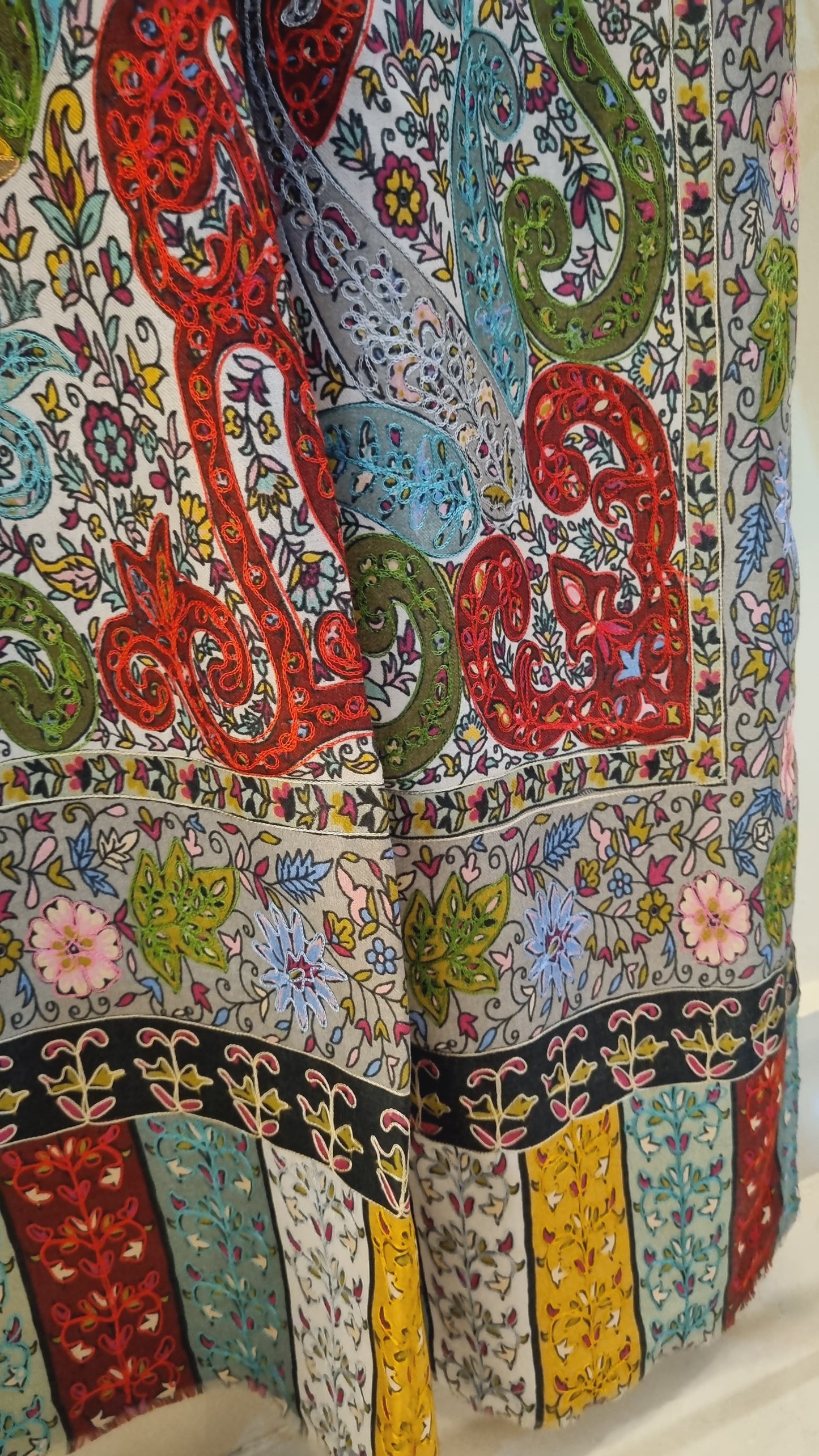 Reelkar embroidered minishawl