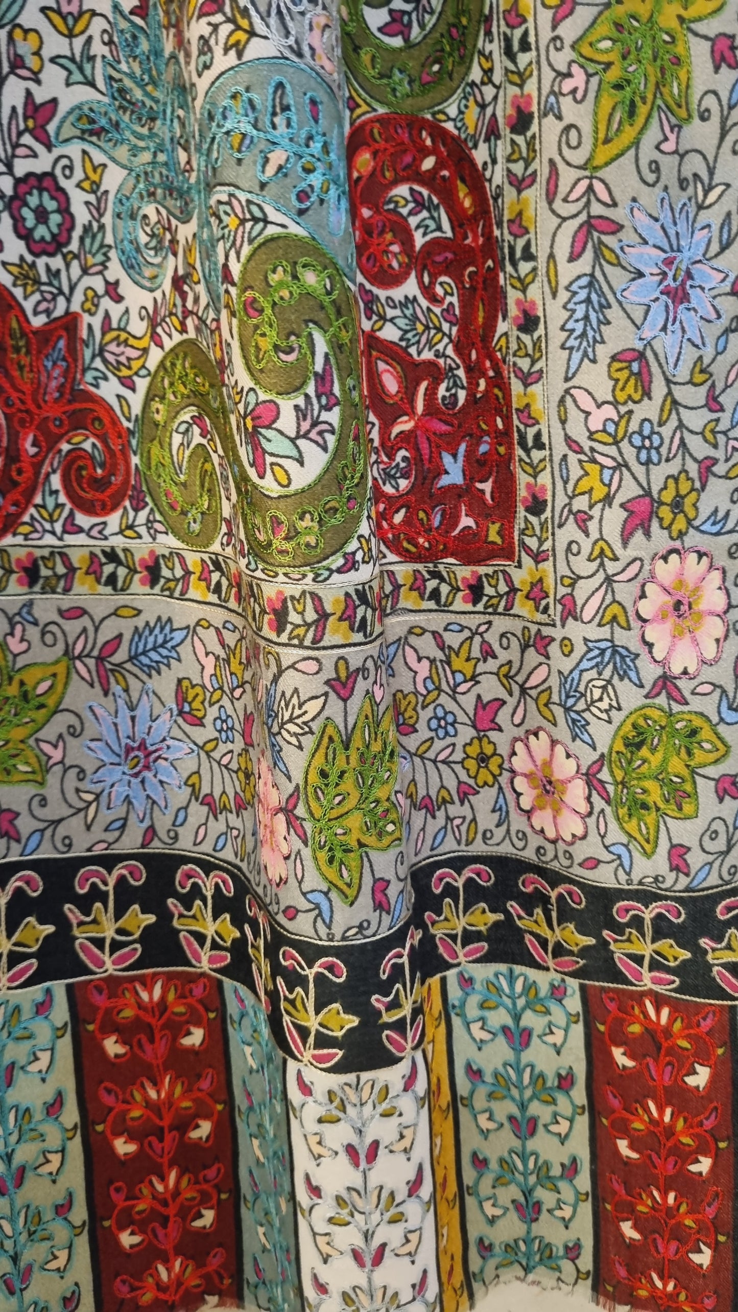 Reelkar embroidered minishawl