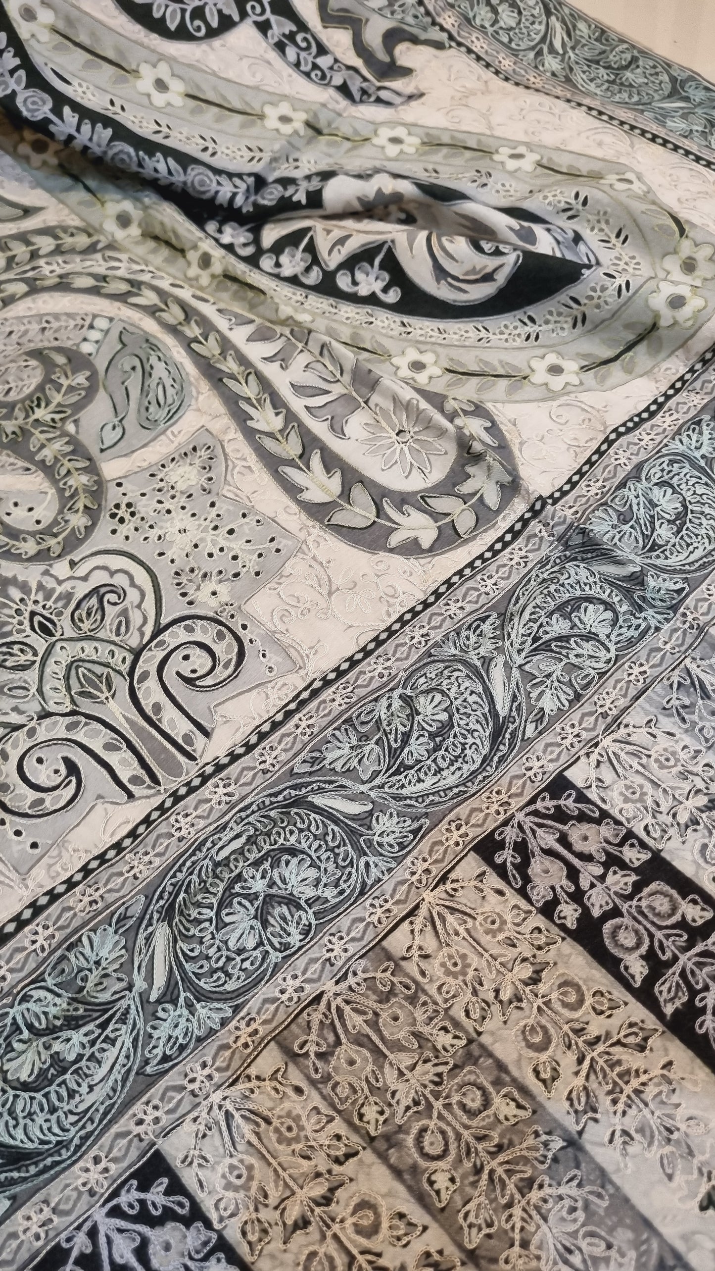 Reelkar embroidered pashmina