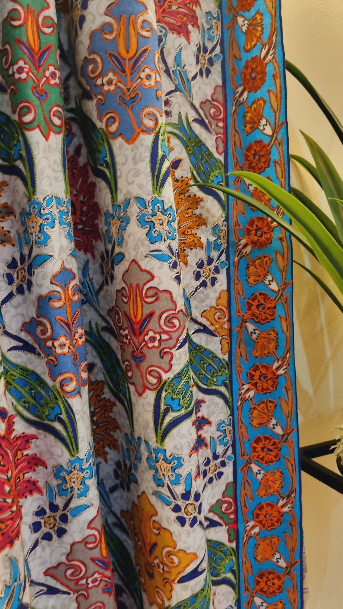 Reelkar embroidered minishawl