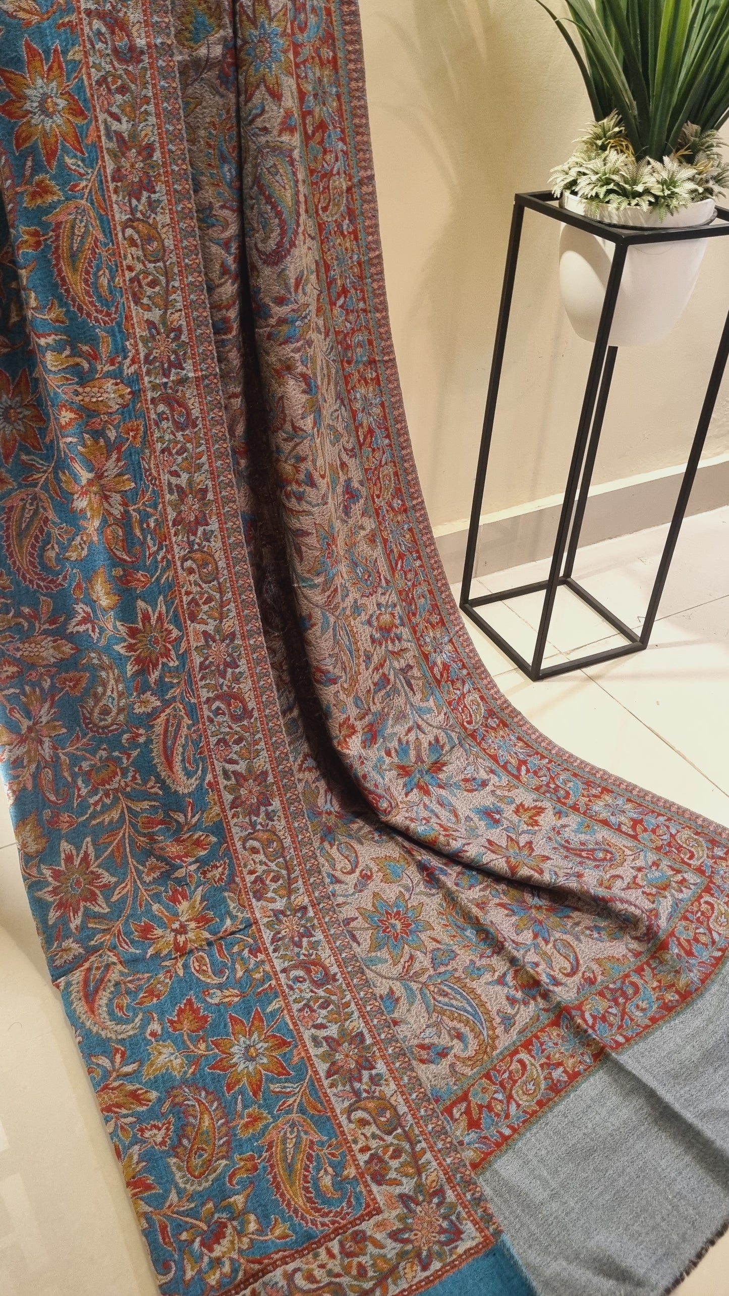 Reversible kaani shawl