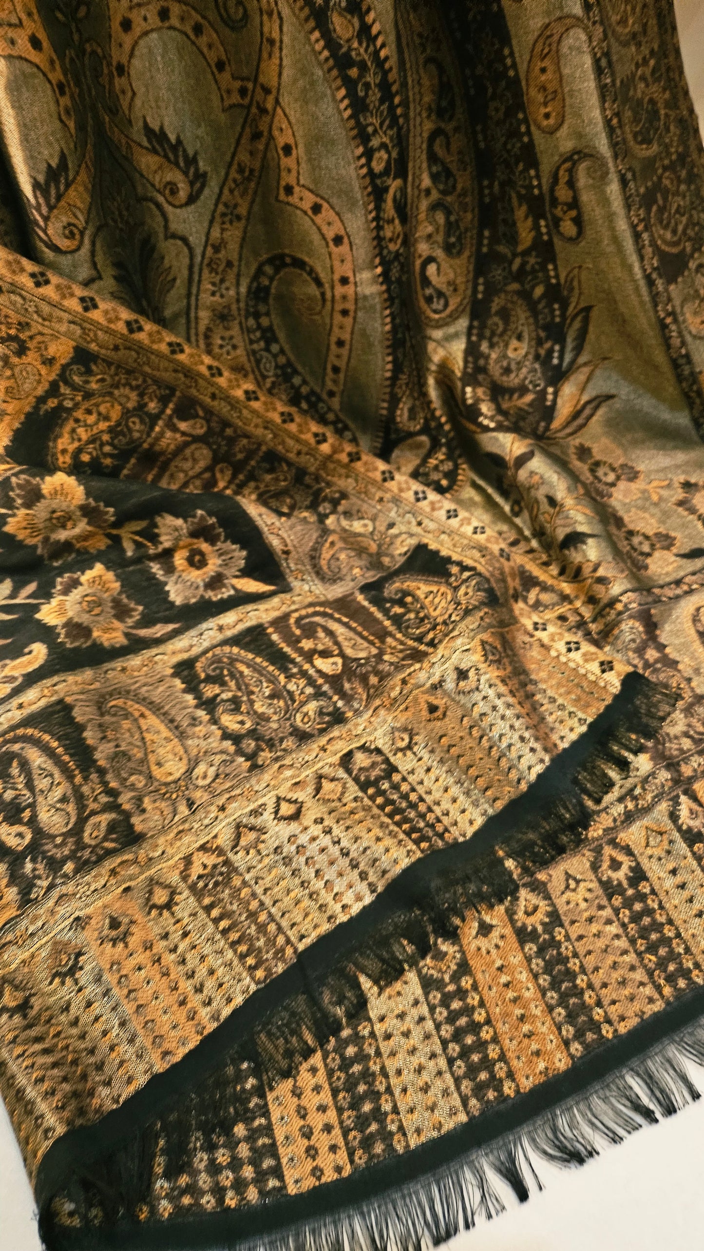 Moonlight reversible gandhara kaani: Pashmina