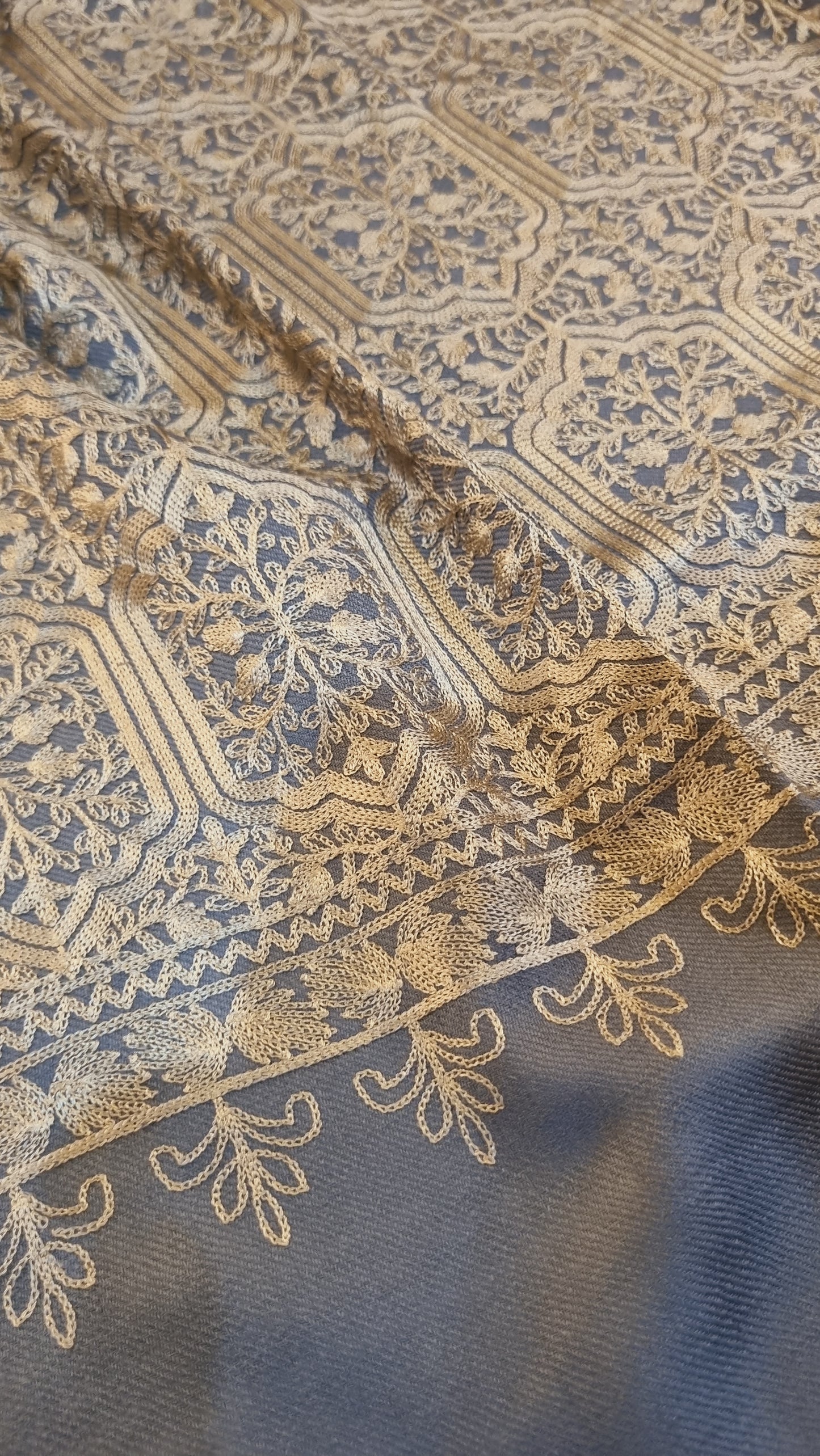 Pashmina shawl embroidered