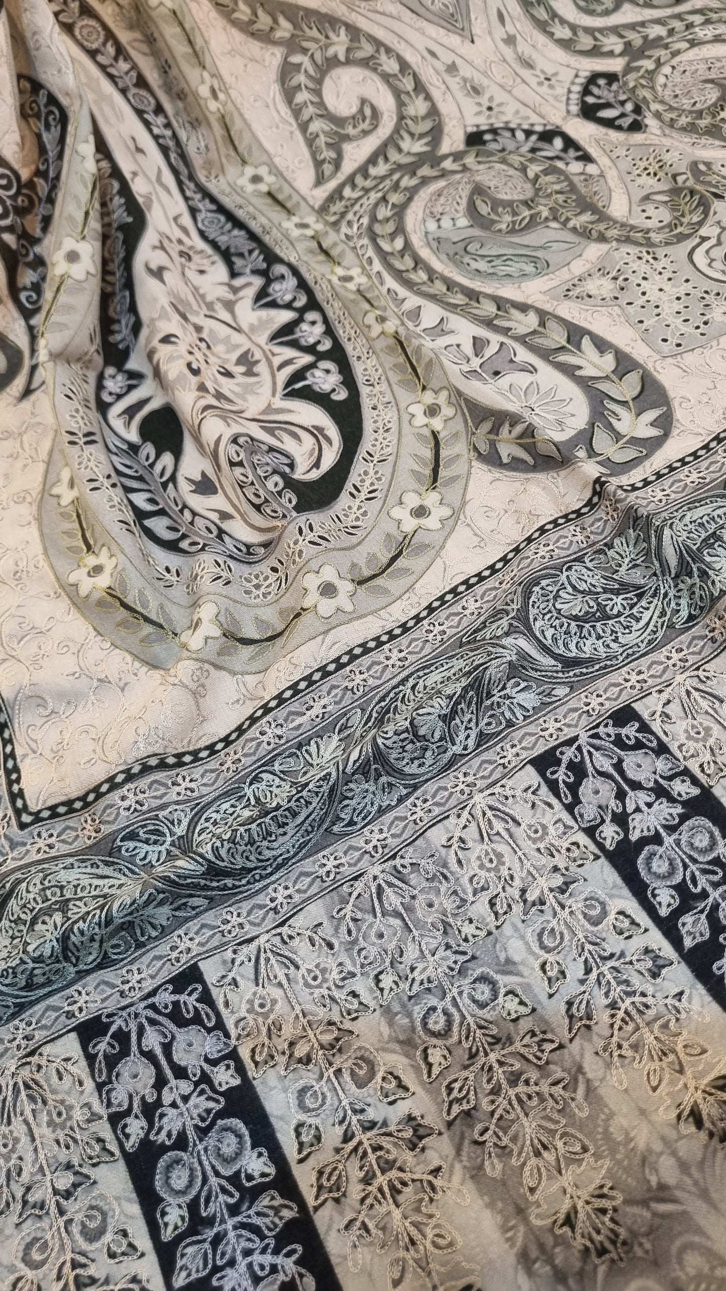 Reelkar embroidered pashmina