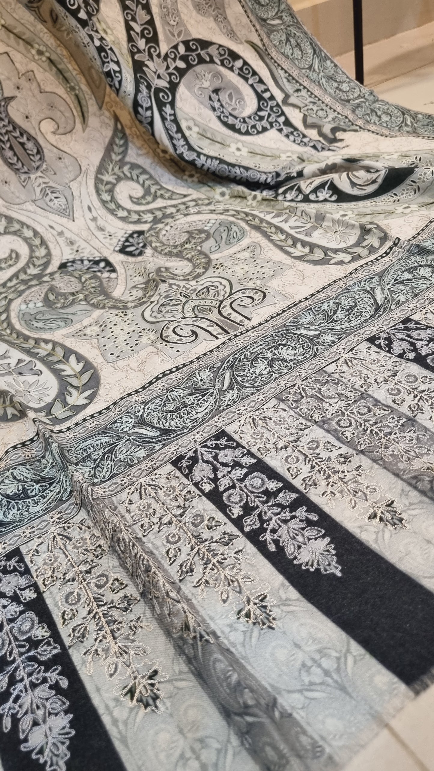 Reelkar embroidered pashmina