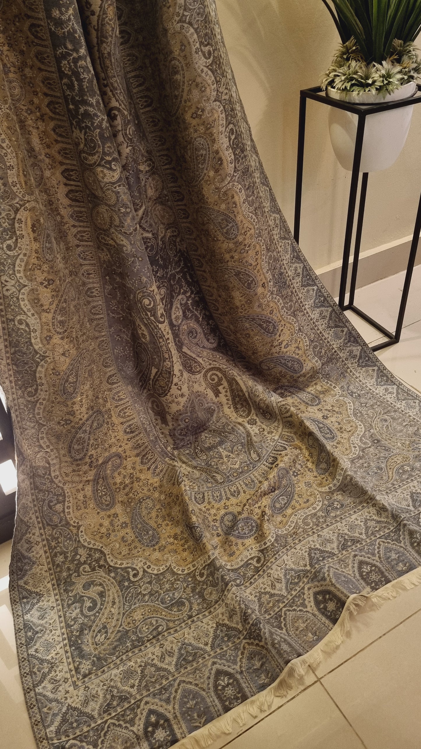 Double sided pashmina moonlight kaani shawl