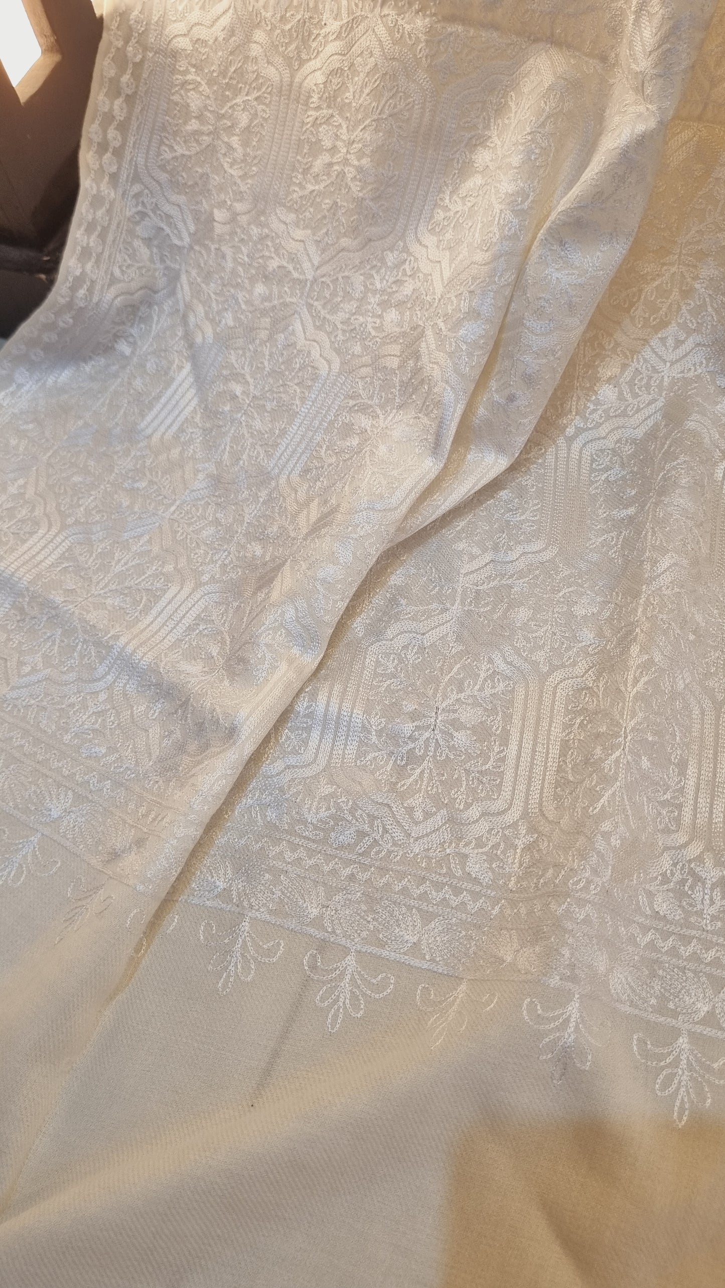 Pashmina shawl embroidered