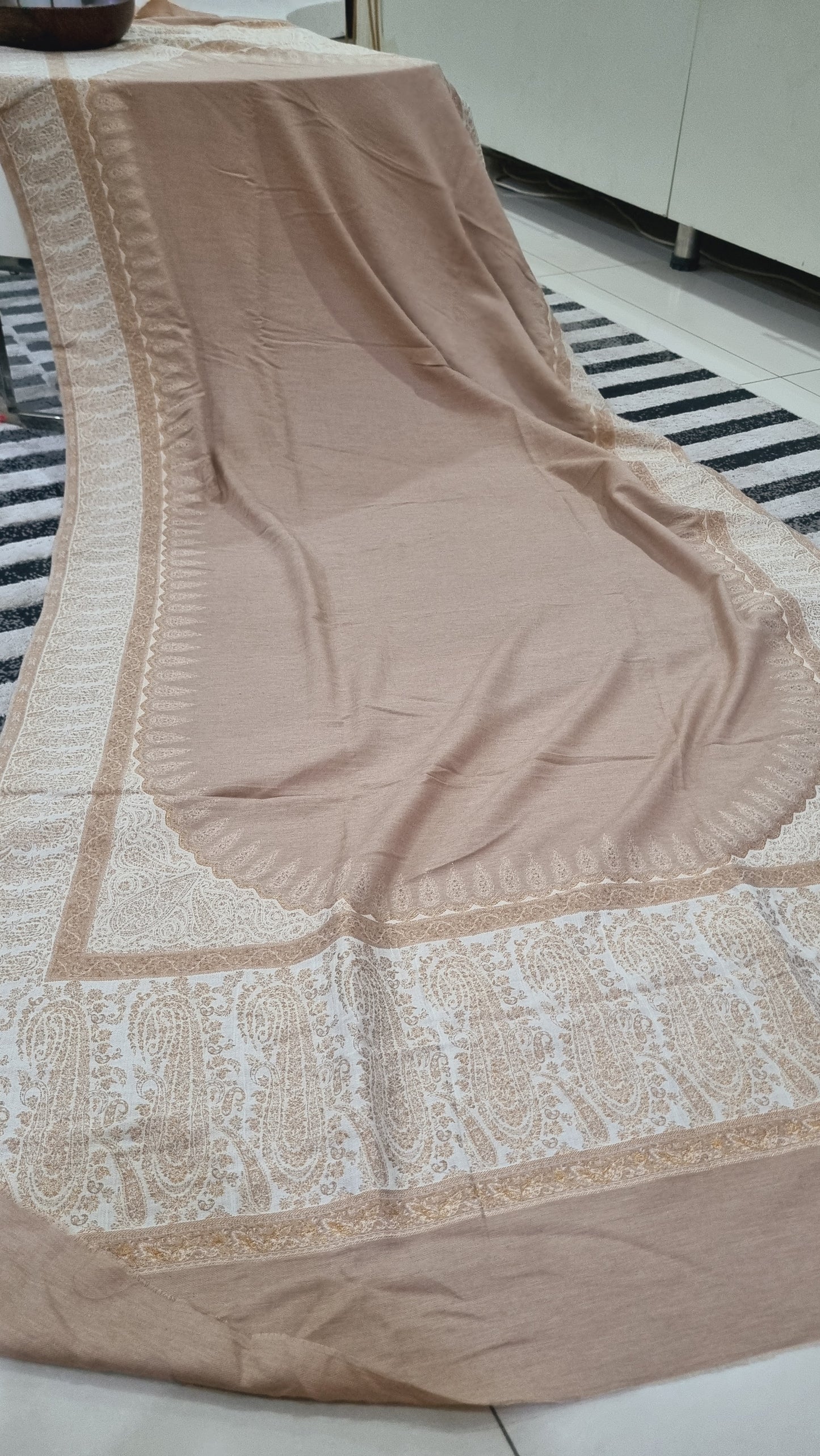 Pashmina shawl with zaree kaani border