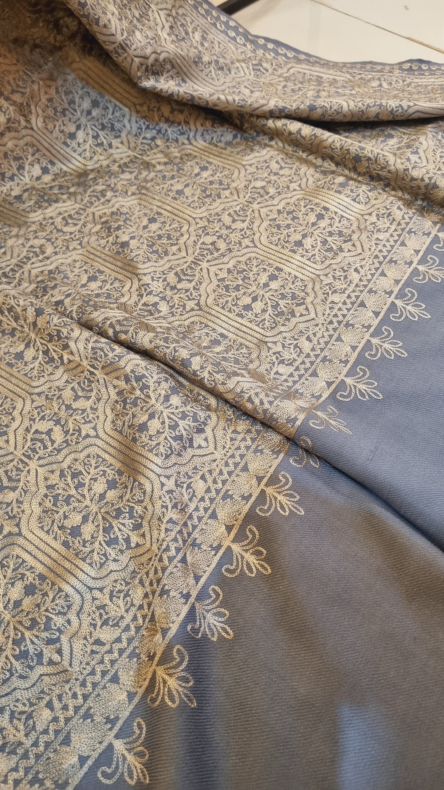 Pashmina shawl embroidered