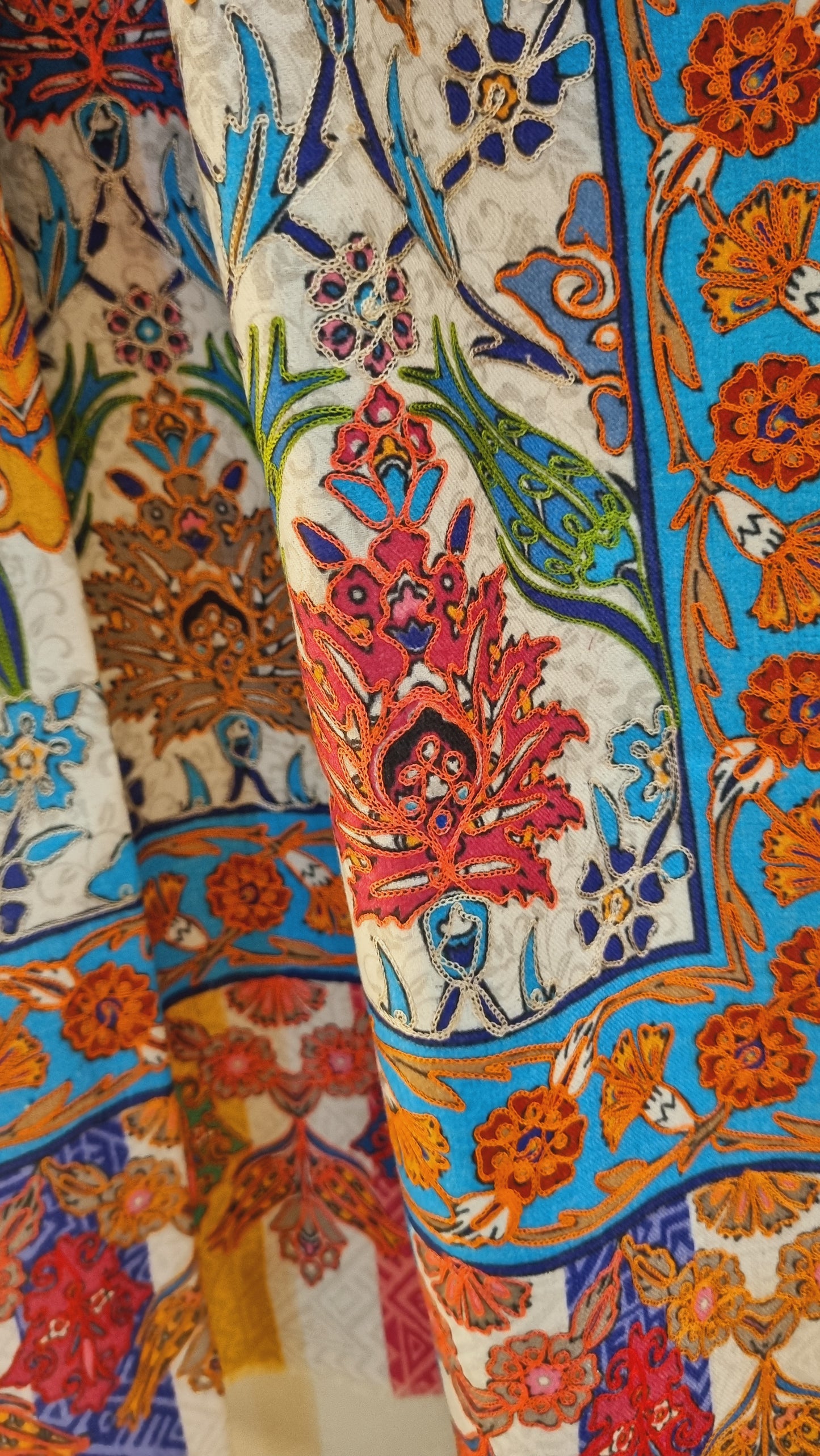 Reelkar embroidered minishawl