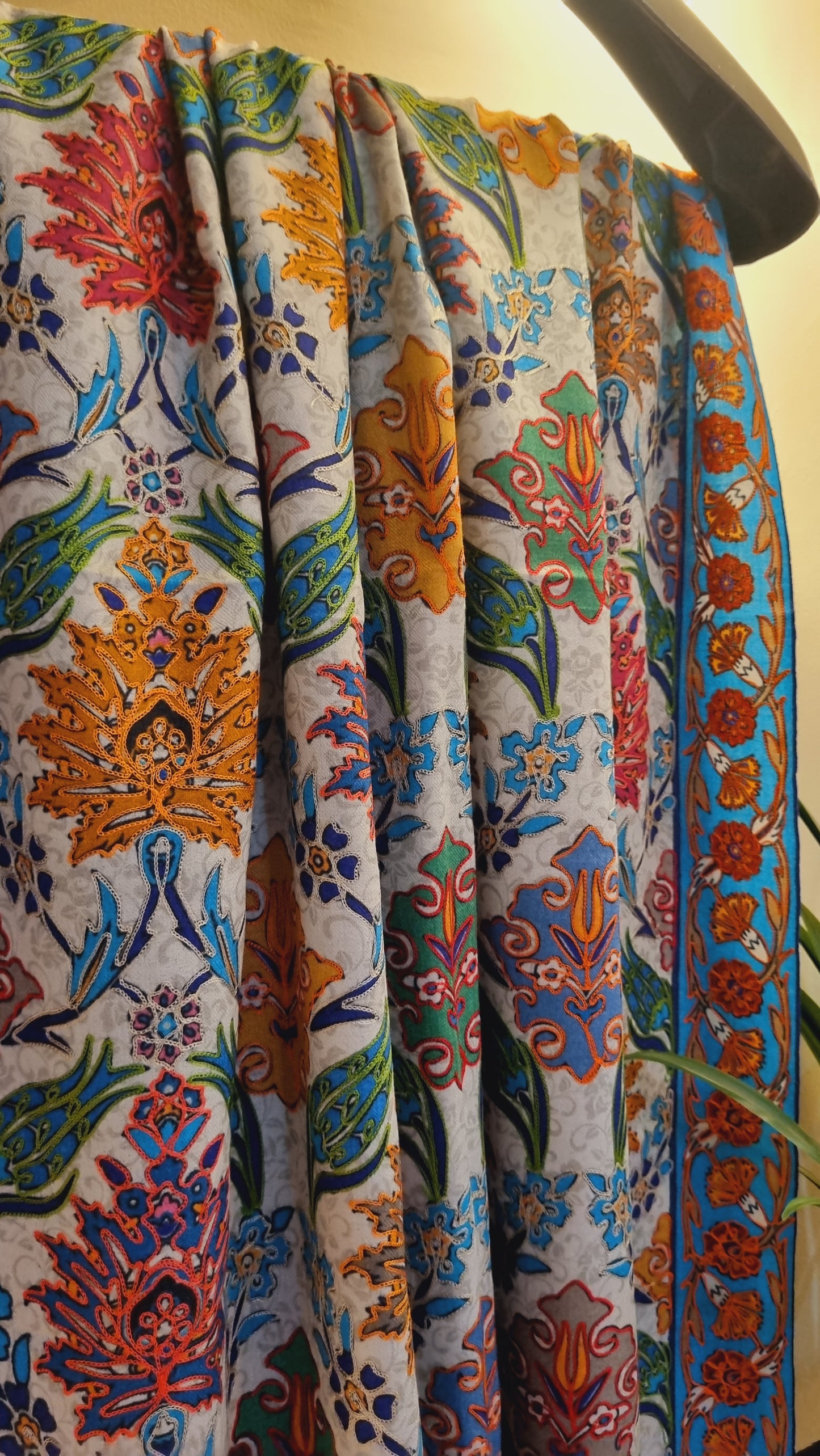 Reelkar embroidered minishawl