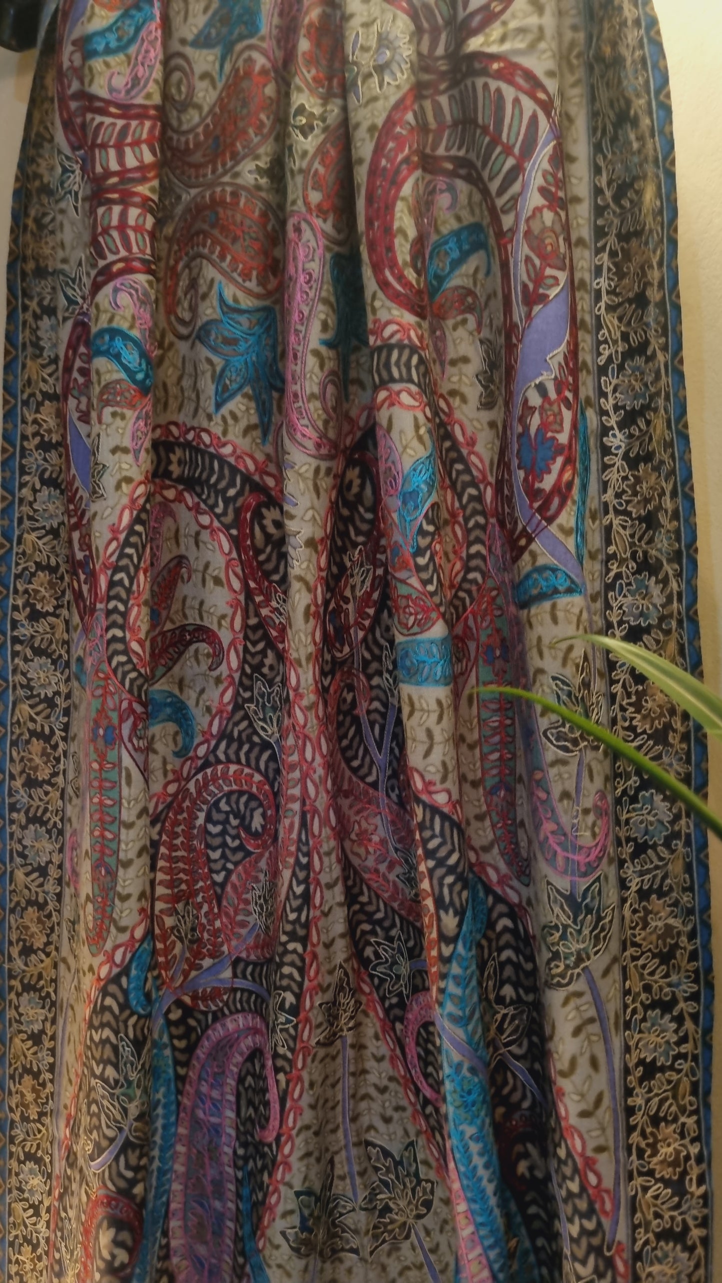 Reelkar embroidered minishawl