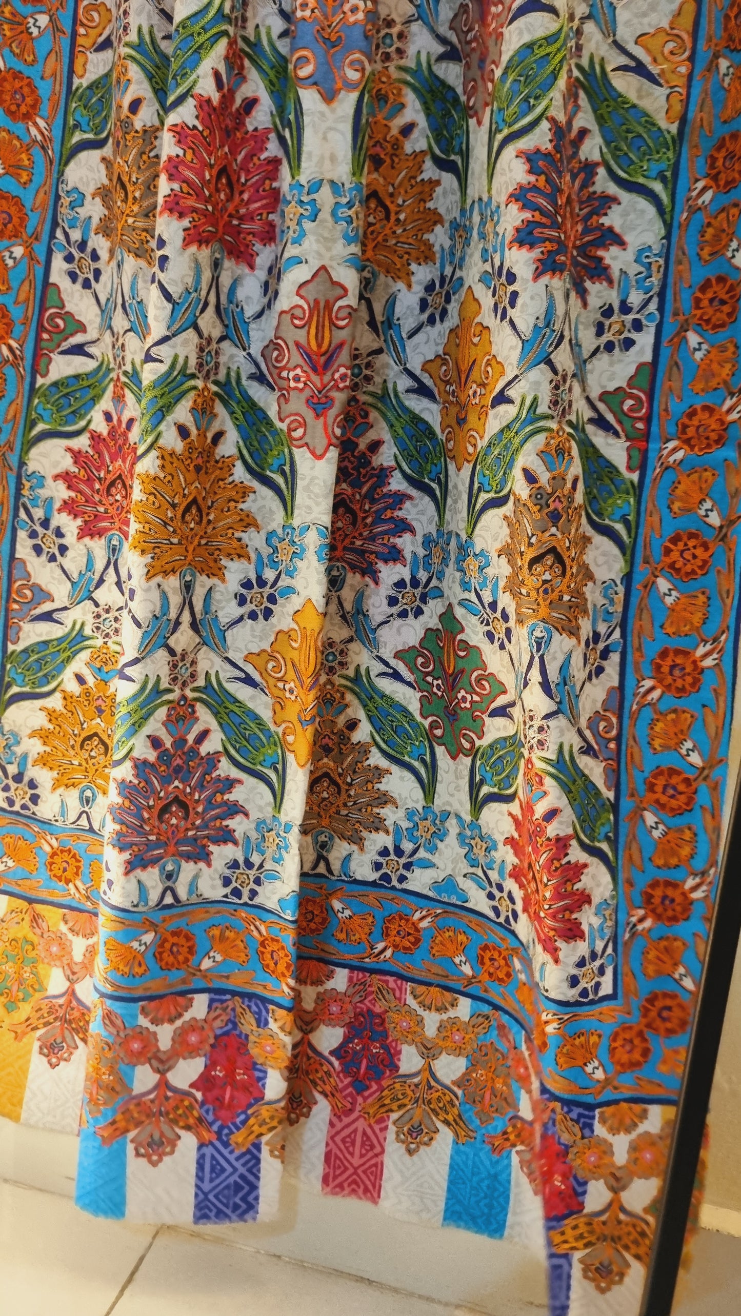 Reelkar embroidered minishawl