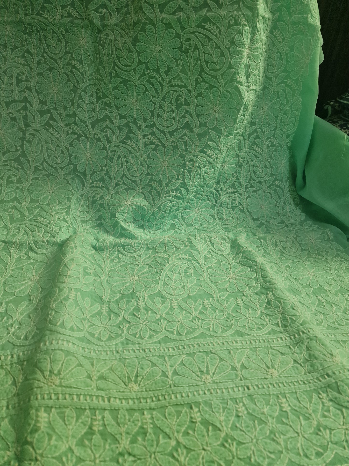 Single taar chikankari