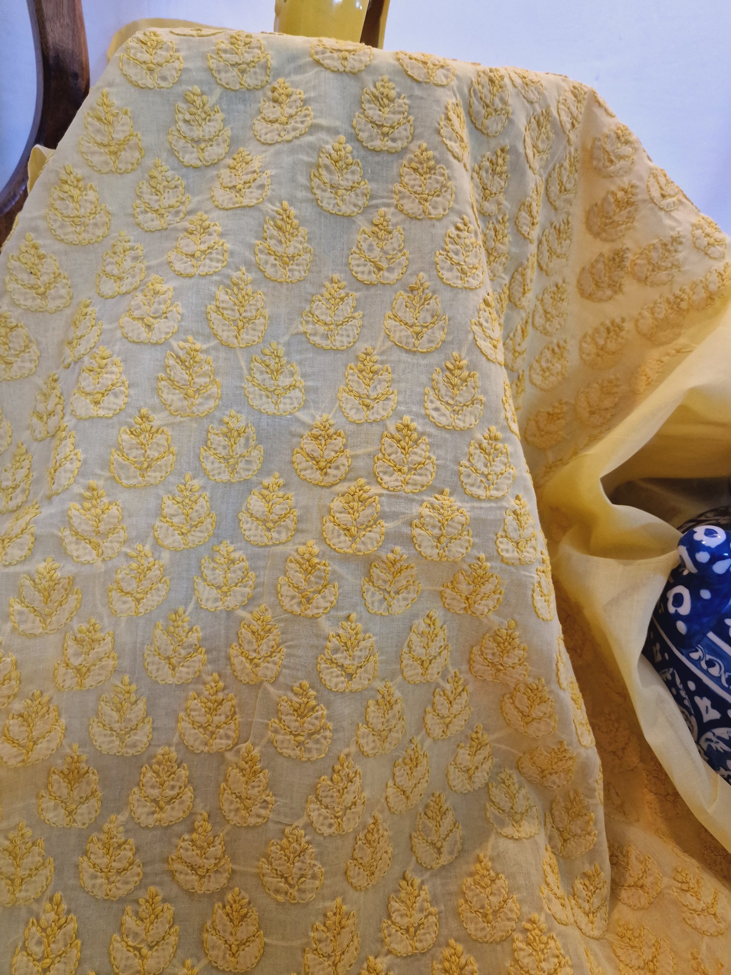 Single taar chikankari