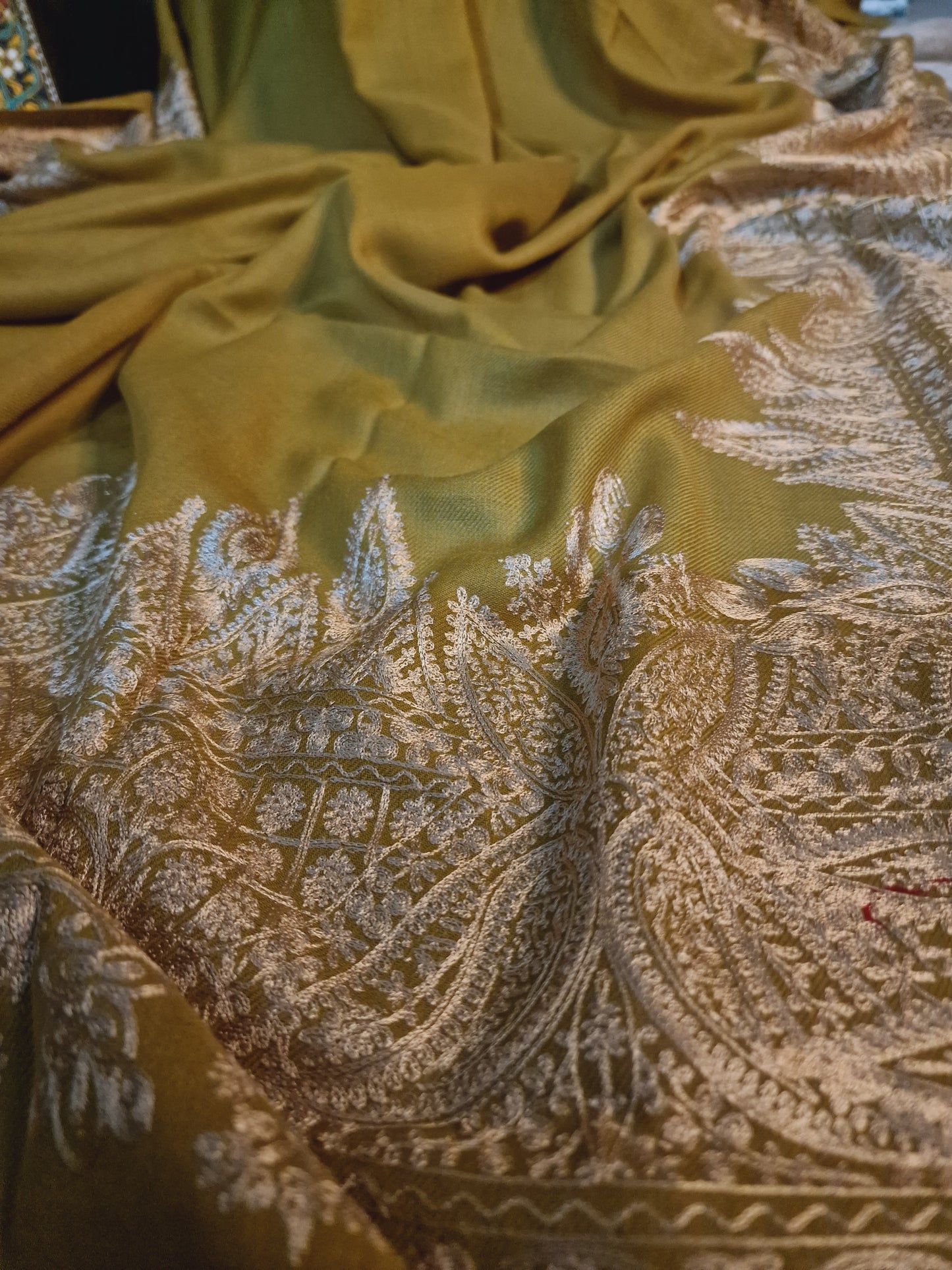 Resham kaar border shawl