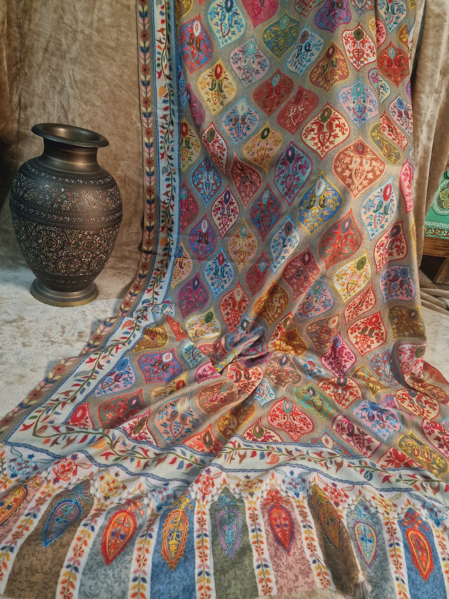 Reelkar: shawl