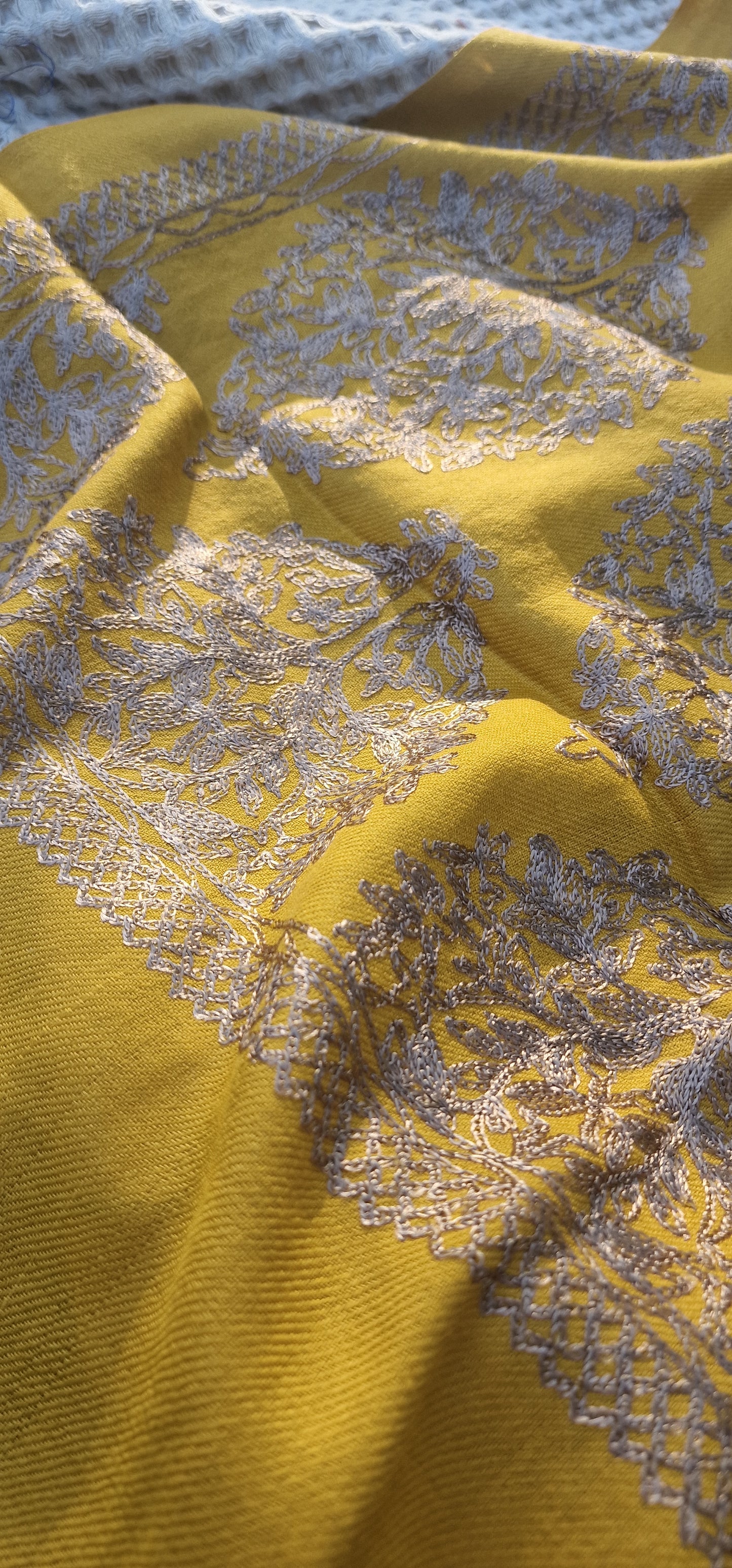 Woolen shawl: embroidered