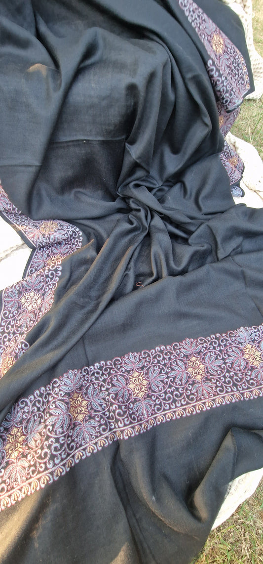 Tilla shawl : embroidered