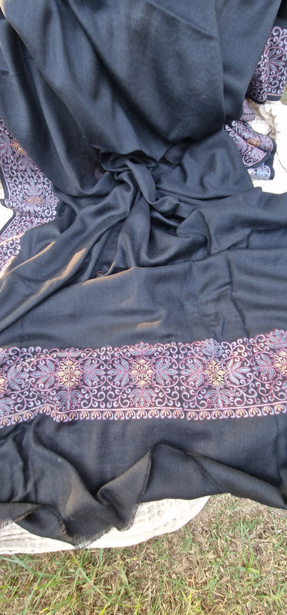 Tilla shawl : embroidered