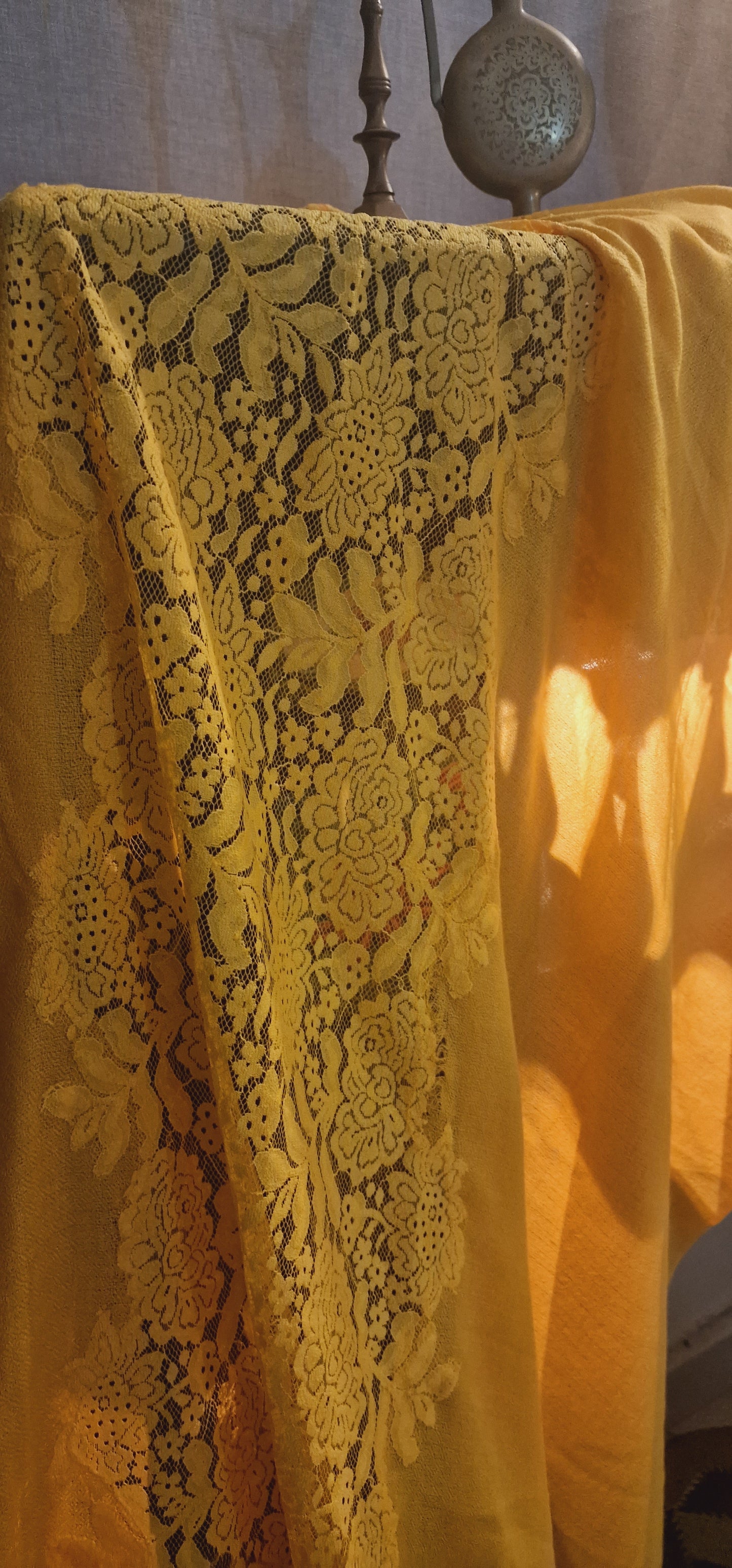 Pure toosh shawl : chentelli lace insert