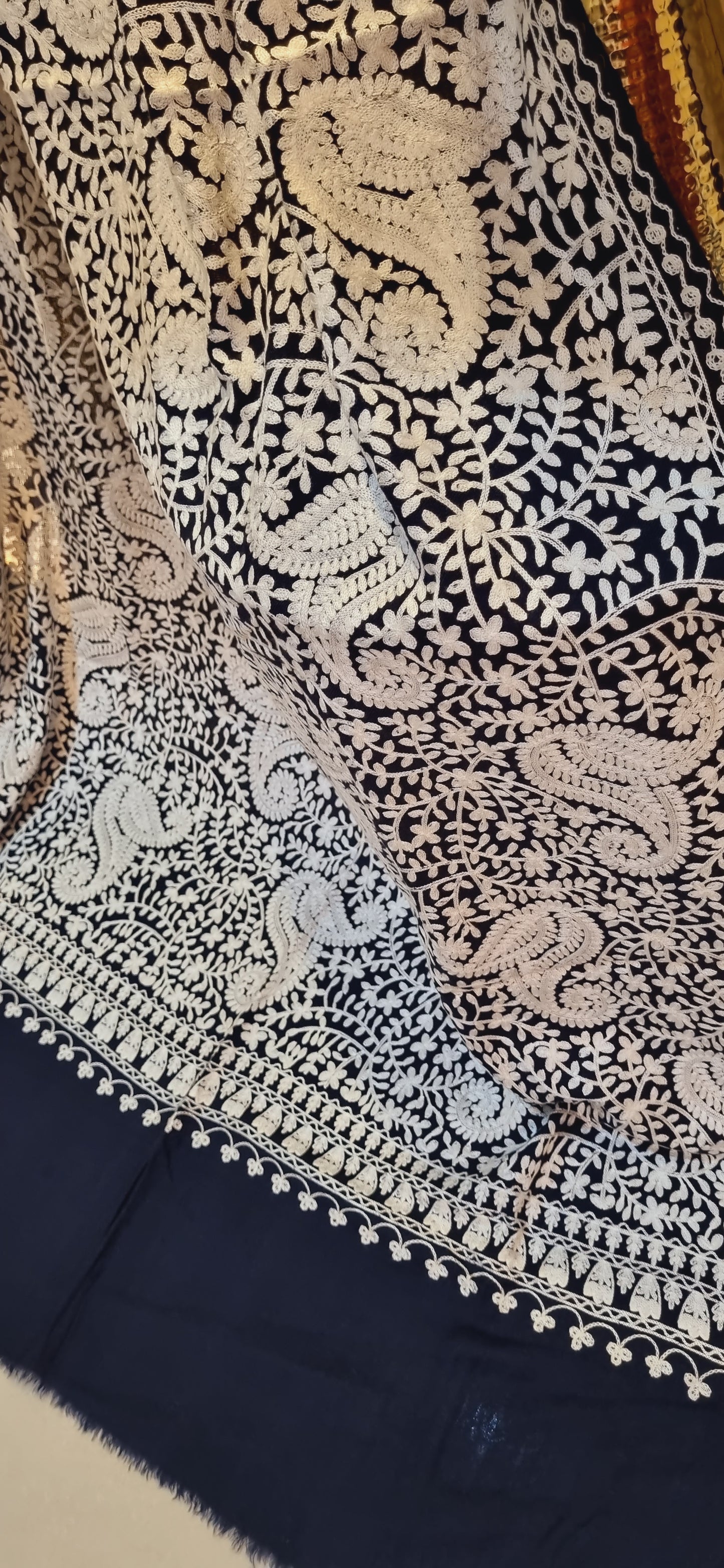 Embroidered shawl: Pashmina