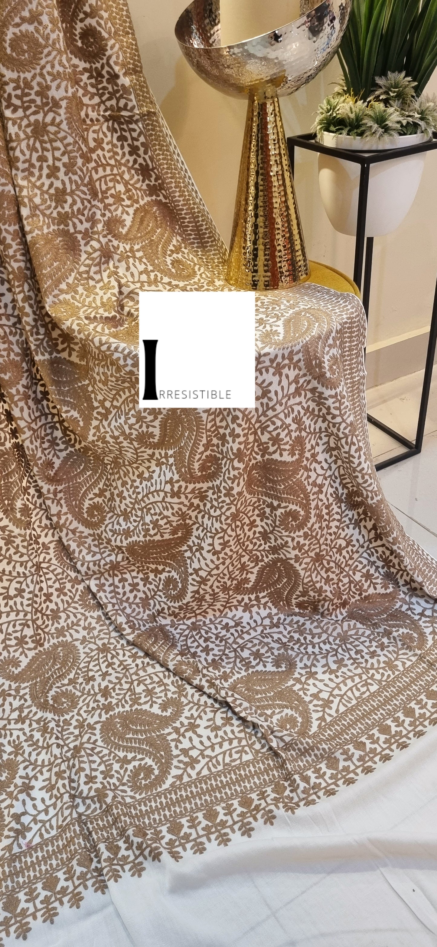 Embroidered shawl: Pashmina