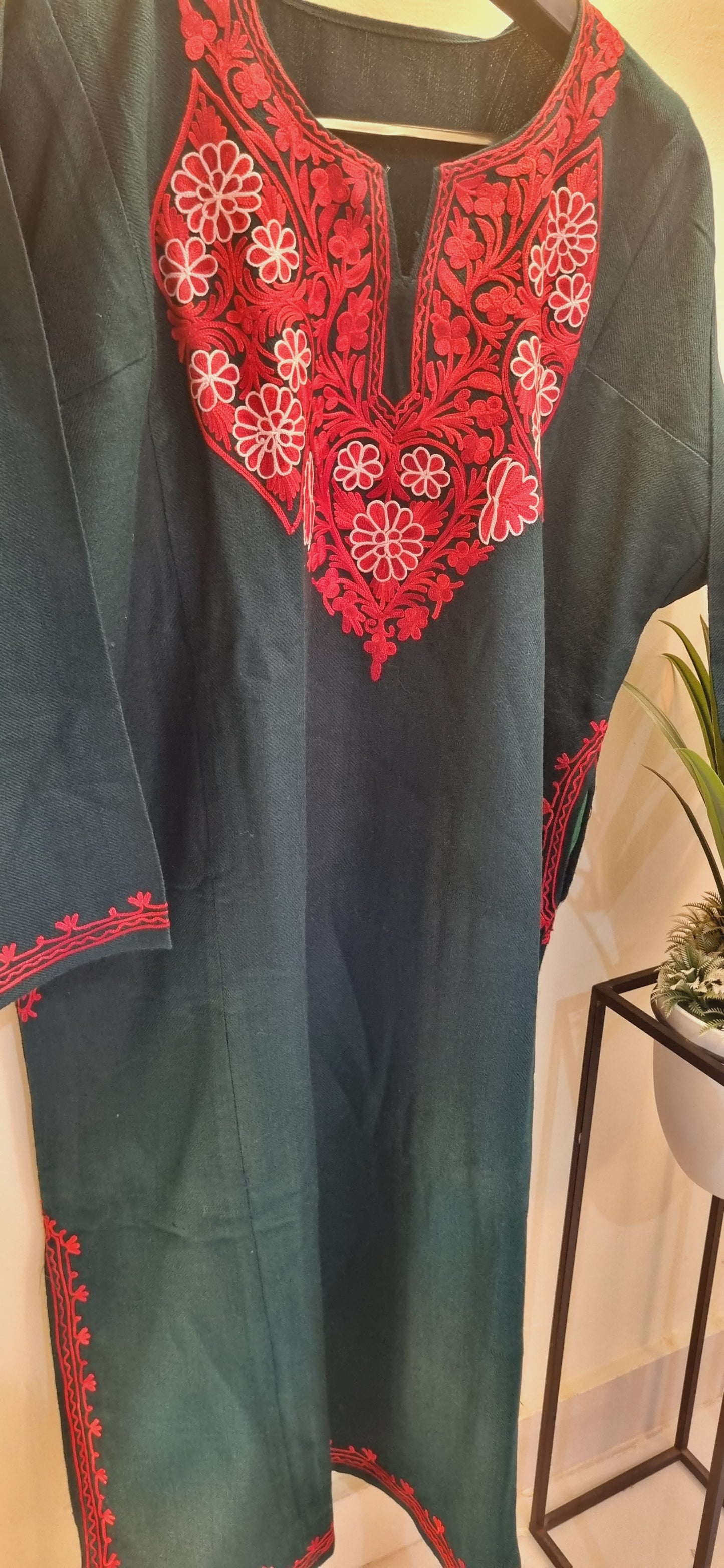 Embroidered phiran: kurta