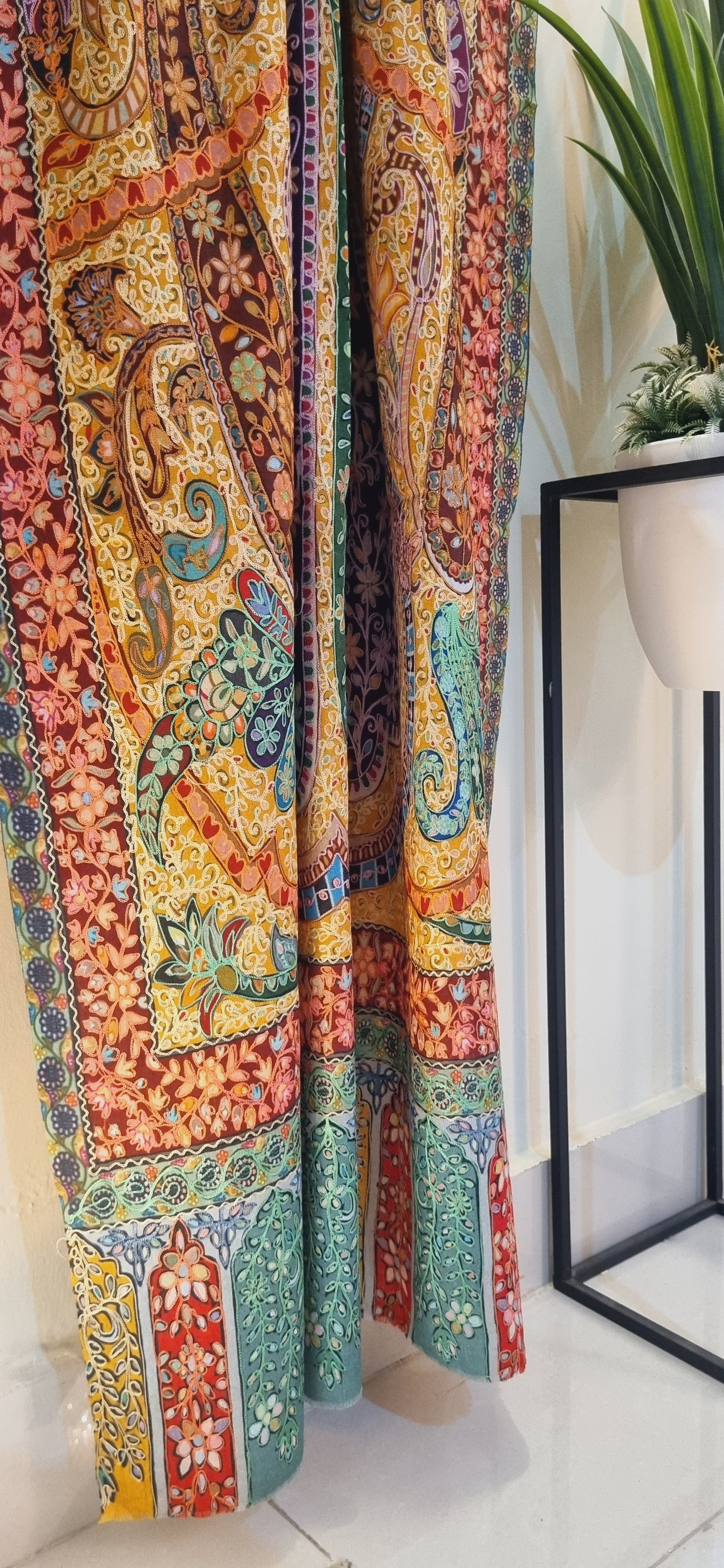 Embroidered minishawl: Reelkar pashmina