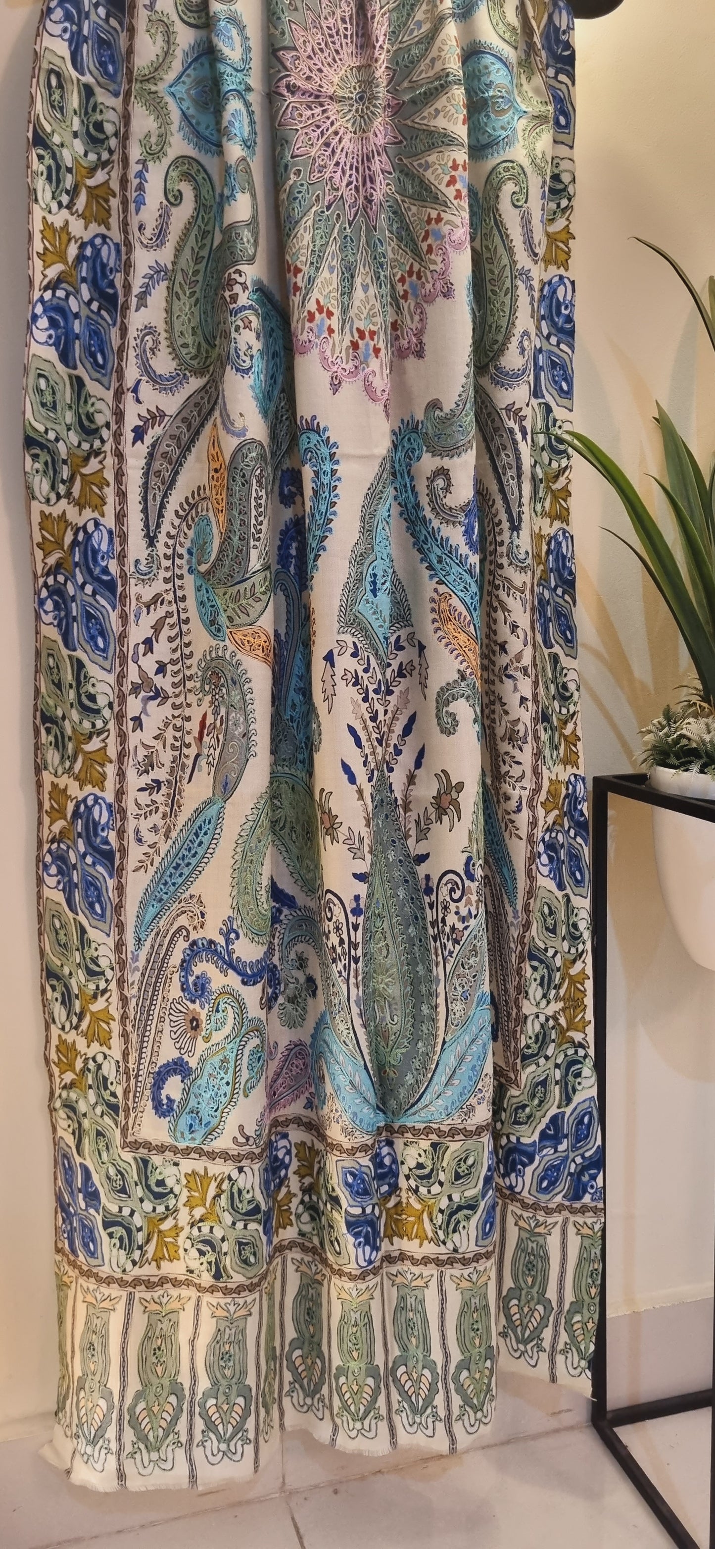 Embroidered minishawl: Pashmina reelkar