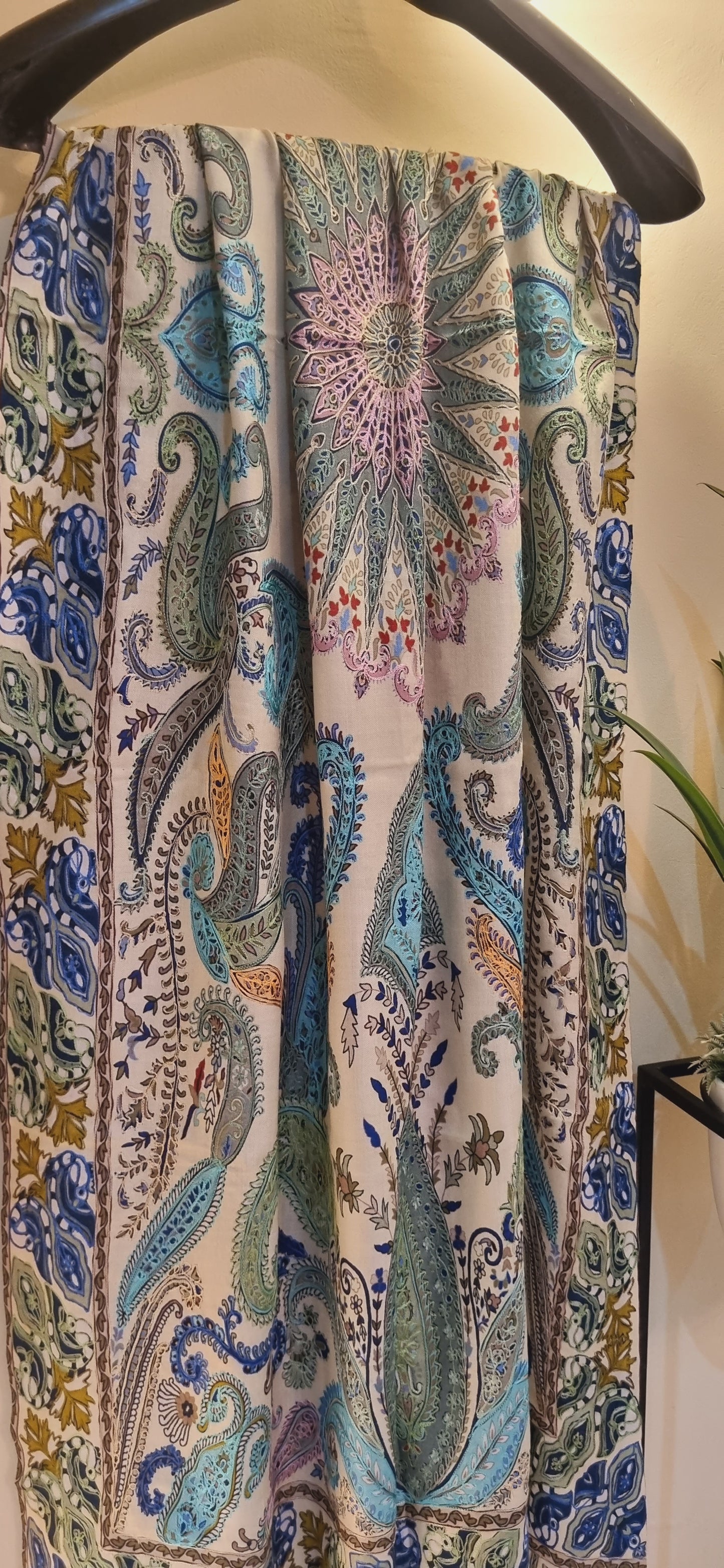 Embroidered minishawl: Pashmina reelkar